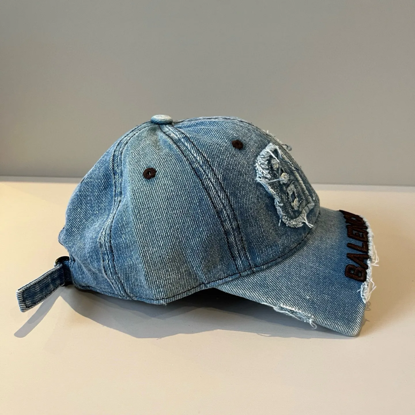 P56 BALENCIAGA new logo baseball cap, cool colors, different styles for men and women, the first batch will be shipped first! A must-buy for Paris fans!