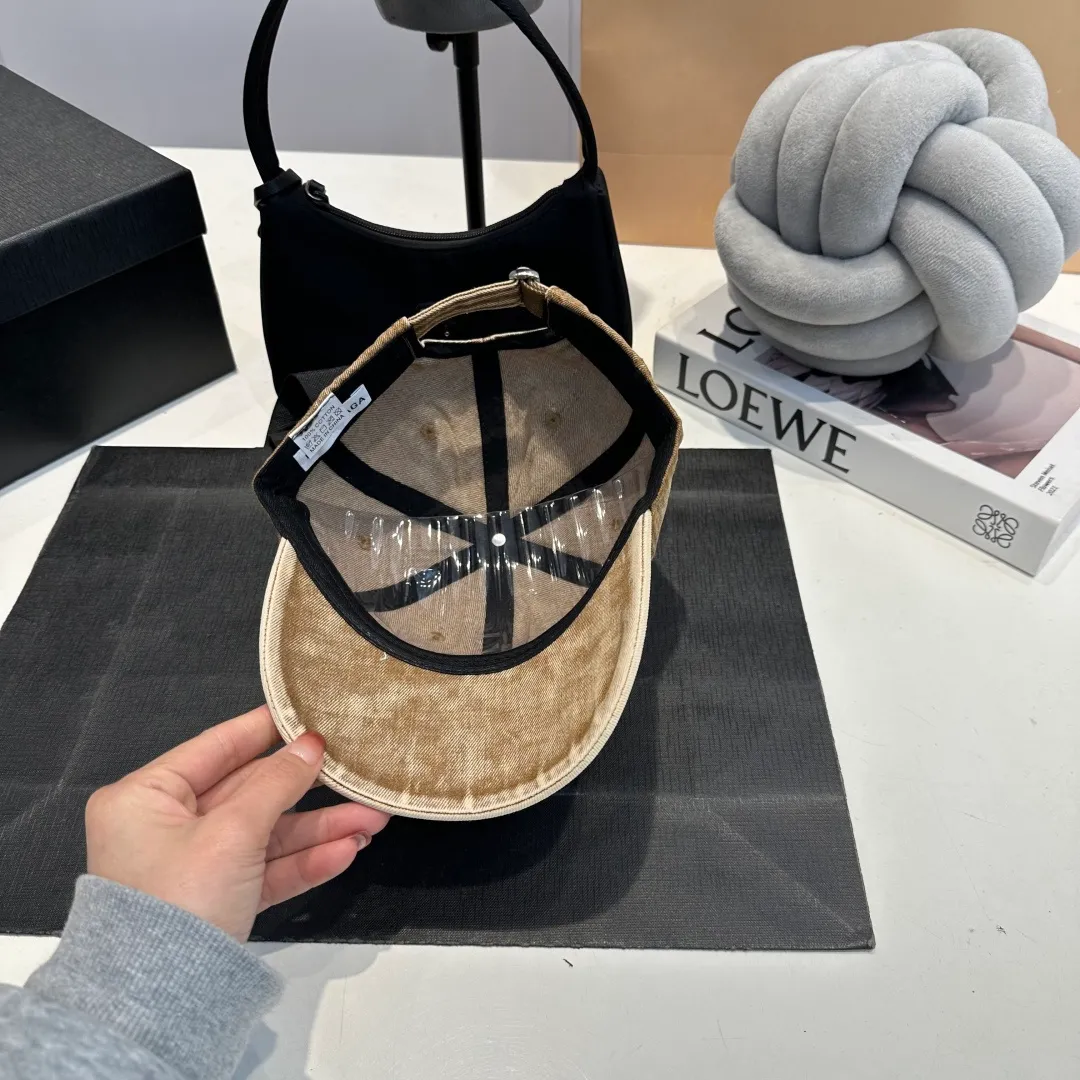 P60 BALENCIAGA 🆕Spring style new personalized baseball cap, high quality and excellent breathability, suitable for all seasons, high-value fashion item! Same style for men and women