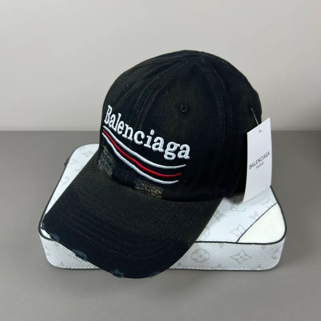 P56 Balenclaga official website new product Balenciaga new baseball cap ready for delivery in seconds🧢Simple, fashionable, super invincible and beautiful hat! Couple style! The advantages of the original product compared to other hats,