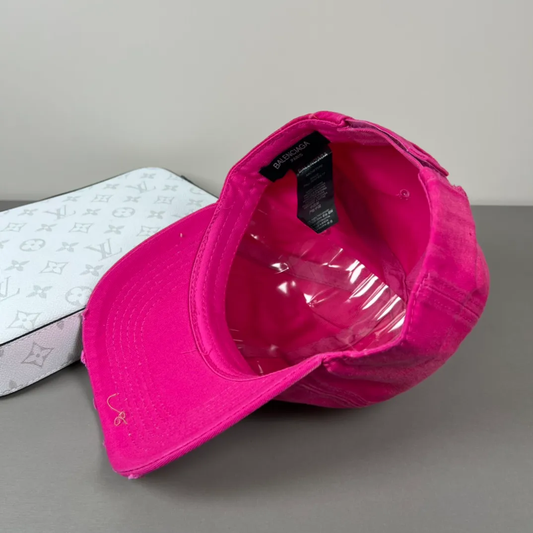 P56 Balenclaga official website new product Balenciaga new baseball cap ready for delivery in seconds🧢Simple, fashionable, super invincible and beautiful hat! Couple style! The advantages of the original product compared to other hats,