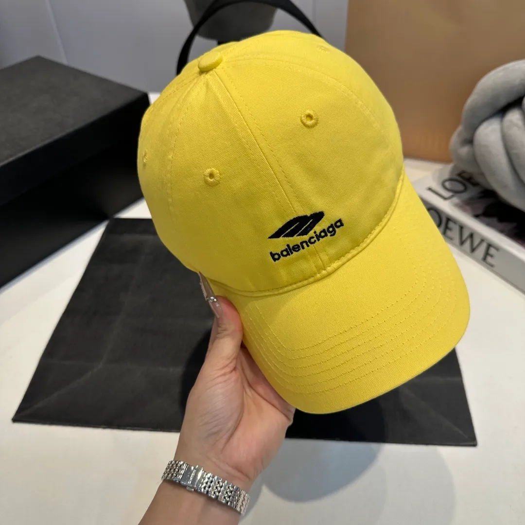 P60 Balenciaga Balenciaga's new baseball cap, personalized and old yuppie style, has a strong sense of design and is a must-have for fashionistas