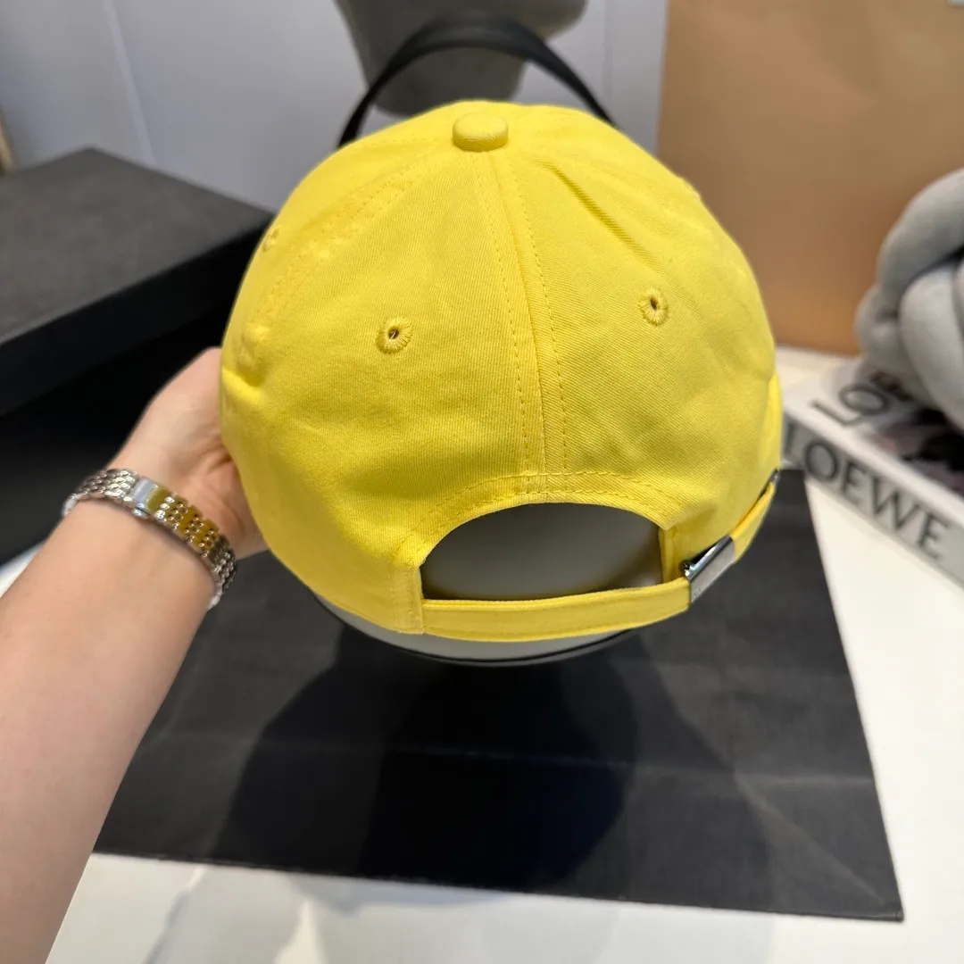 P60 Balenciaga Balenciaga's new baseball cap, personalized and old yuppie style, has a strong sense of design and is a must-have for fashionistas