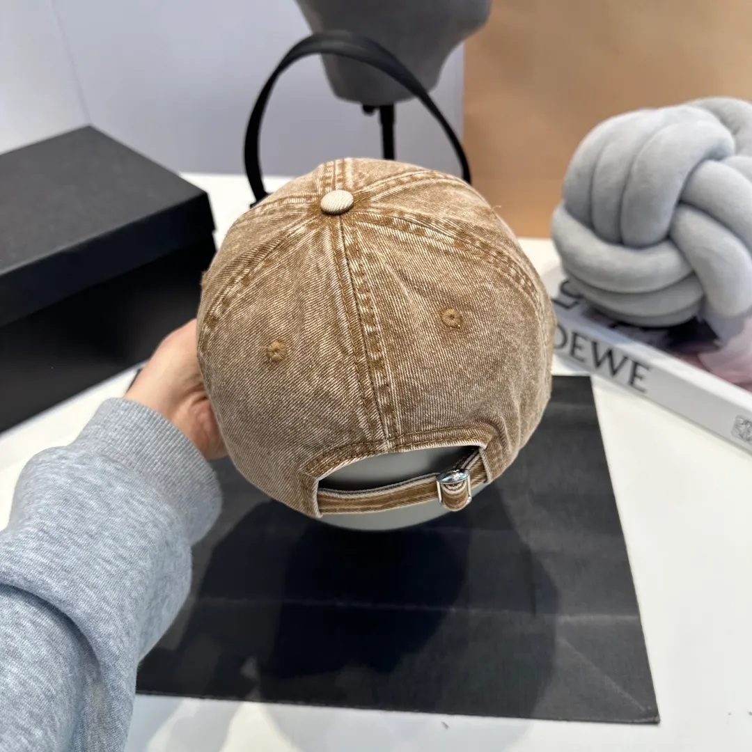 P60 BALENCIAGA 🆕Spring style new personalized baseball cap, high quality and excellent breathability, suitable for all seasons, high-value fashion item! Same style for men and women