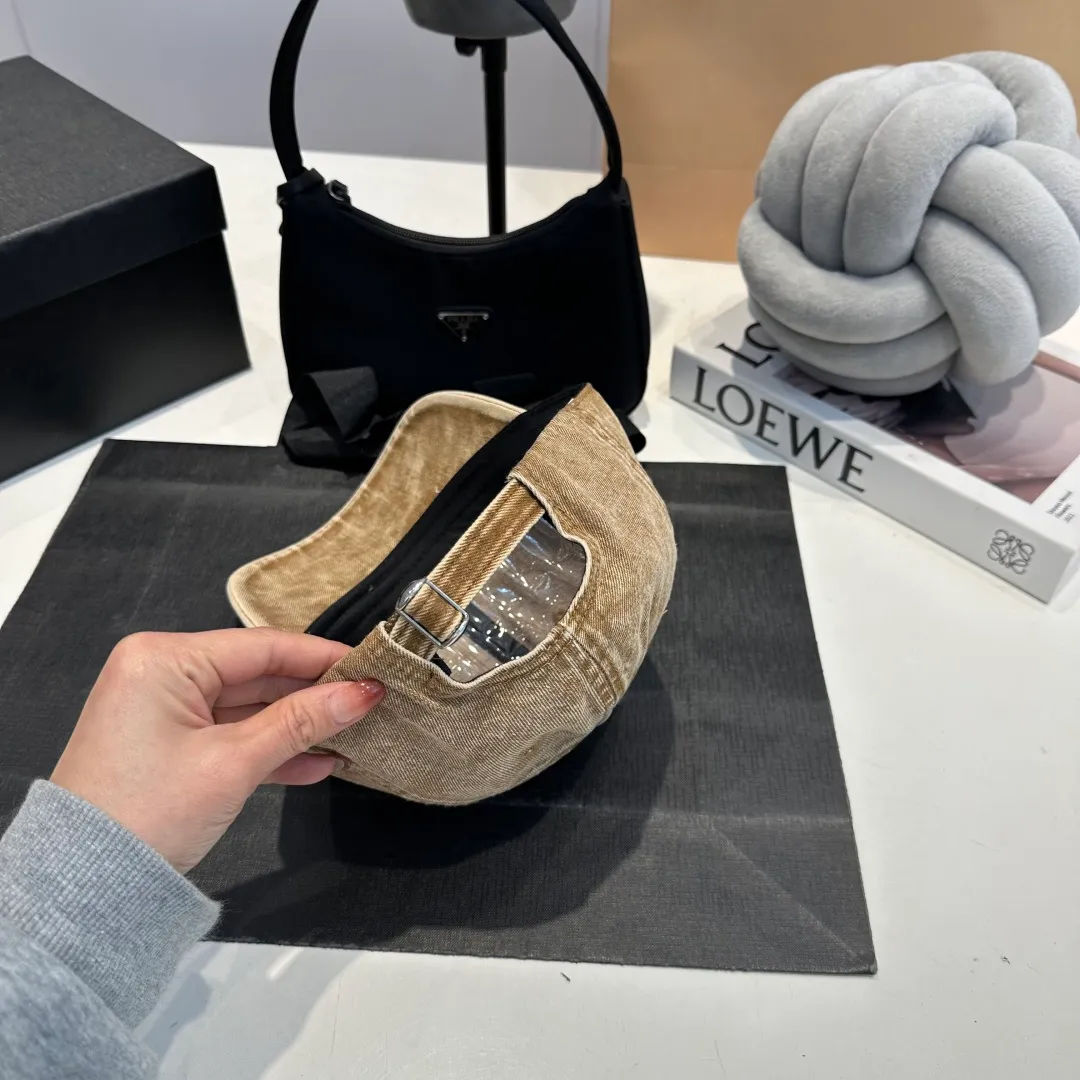 P60 BALENCIAGA 🆕Spring style new personalized baseball cap, high quality and excellent breathability, suitable for all seasons, high-value fashion item! Same style for men and women