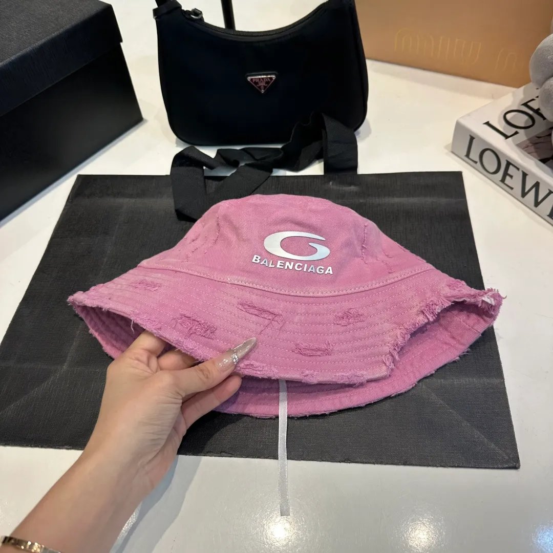 P60 new product Balencia*a Balenciaga's new fisherman hat, ready for delivery in seconds🧢Simple, fashionable, super invincible and beautiful hat! Couple style!