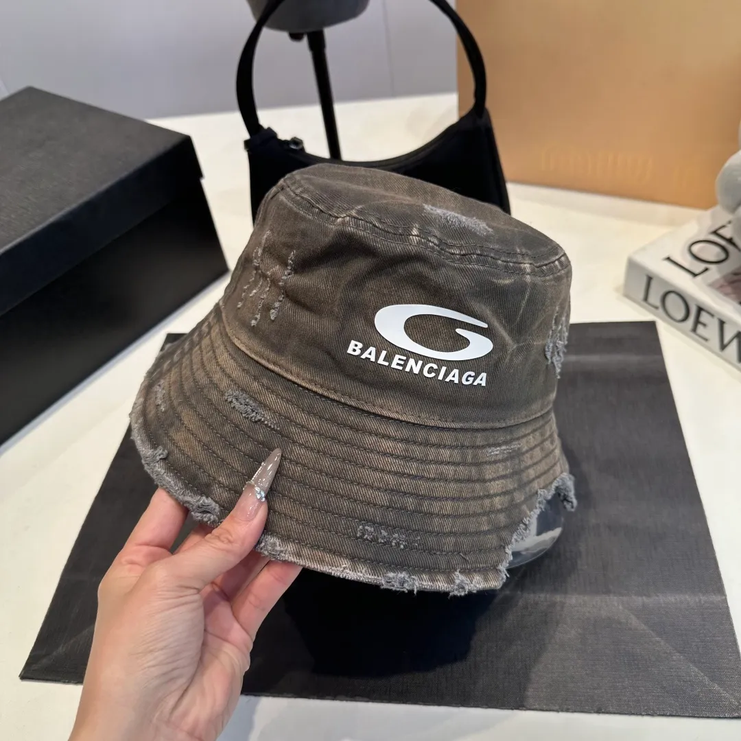 P60 new product Balencia*a Balenciaga's new fisherman hat, ready for delivery in seconds🧢Simple, fashionable, super invincible and beautiful hat! Couple style!