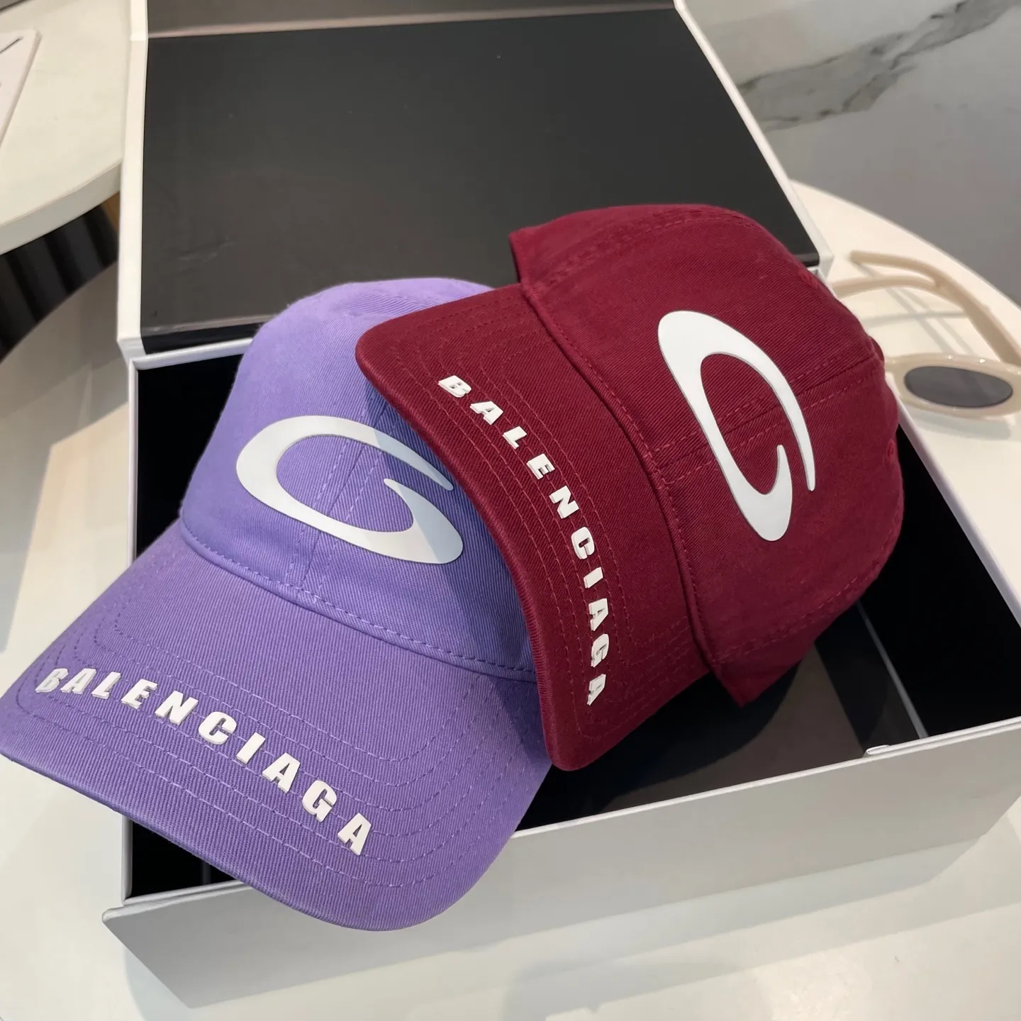 P60 BALENCIAGA 🆕Spring style new personalized baseball cap, high quality and excellent breathability, suitable for all seasons, high-value fashion item! Same style for men and women