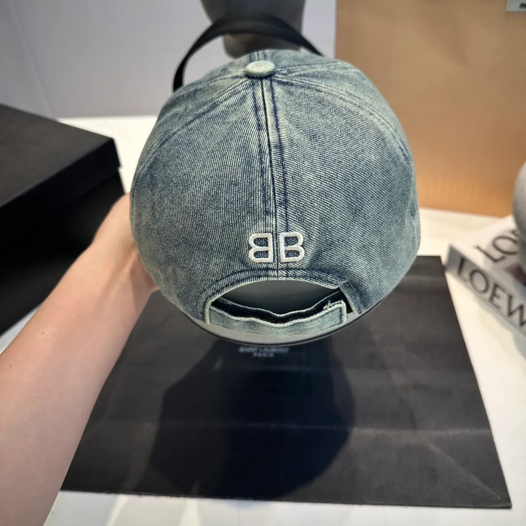 P70 BALENCIAGA new embroidered logo baseball cap, cool colors, different styles for men and women, the first batch will be shipped first! A must-buy for Paris fans!