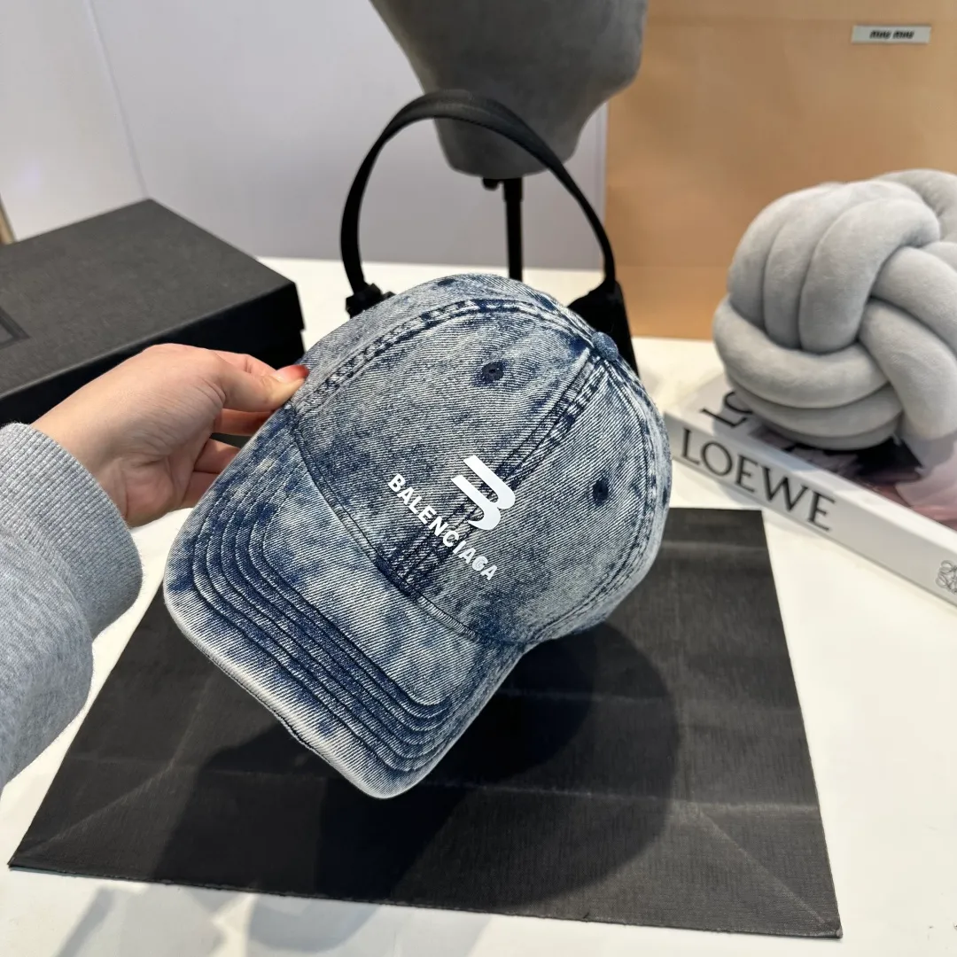 P60 BALENCIAGA 🆕Spring style new personalized baseball cap, high quality and excellent breathability, suitable for all seasons, high-value fashion item! Same style for men and women