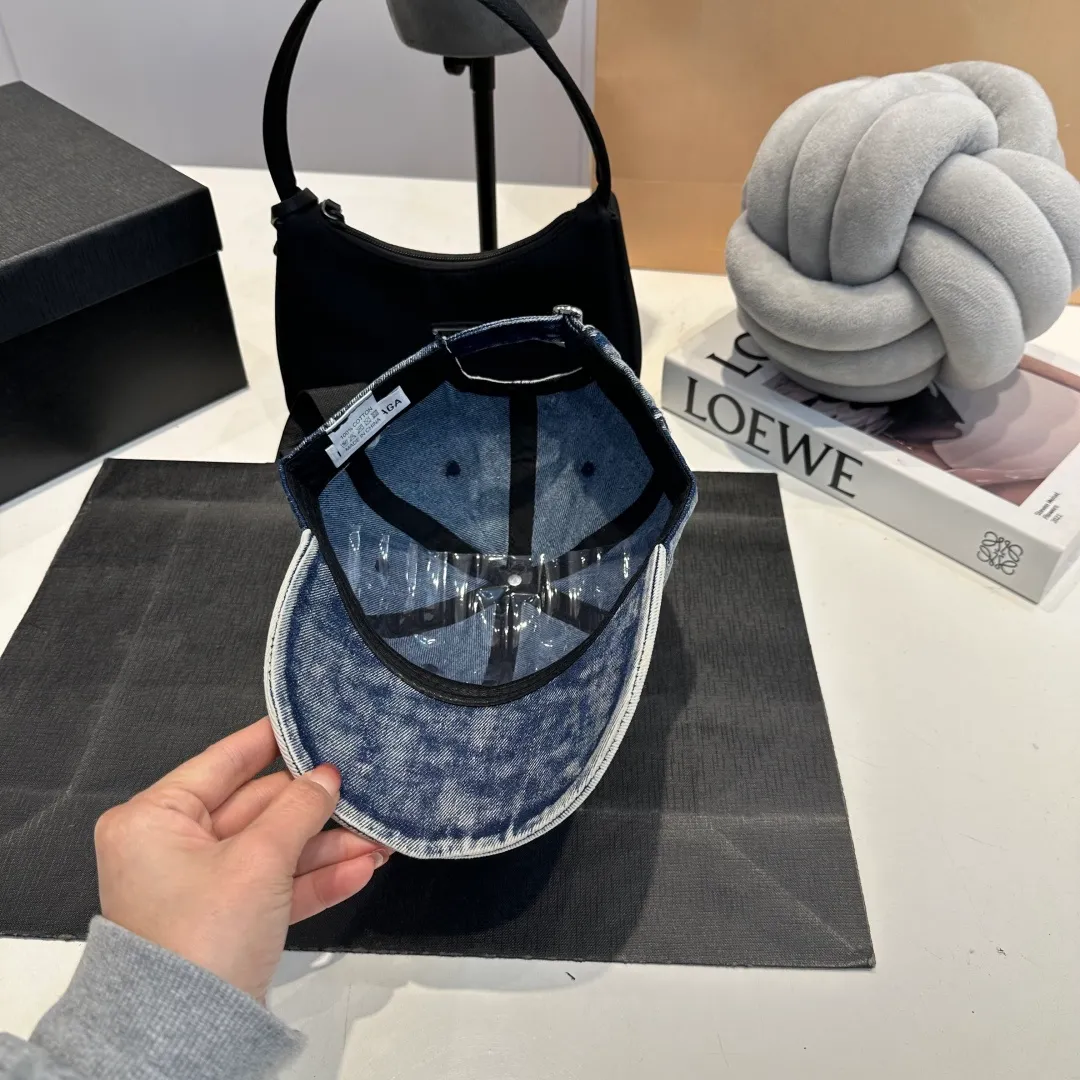 P60 BALENCIAGA 🆕Spring style new personalized baseball cap, high quality and excellent breathability, suitable for all seasons, high-value fashion item! Same style for men and women