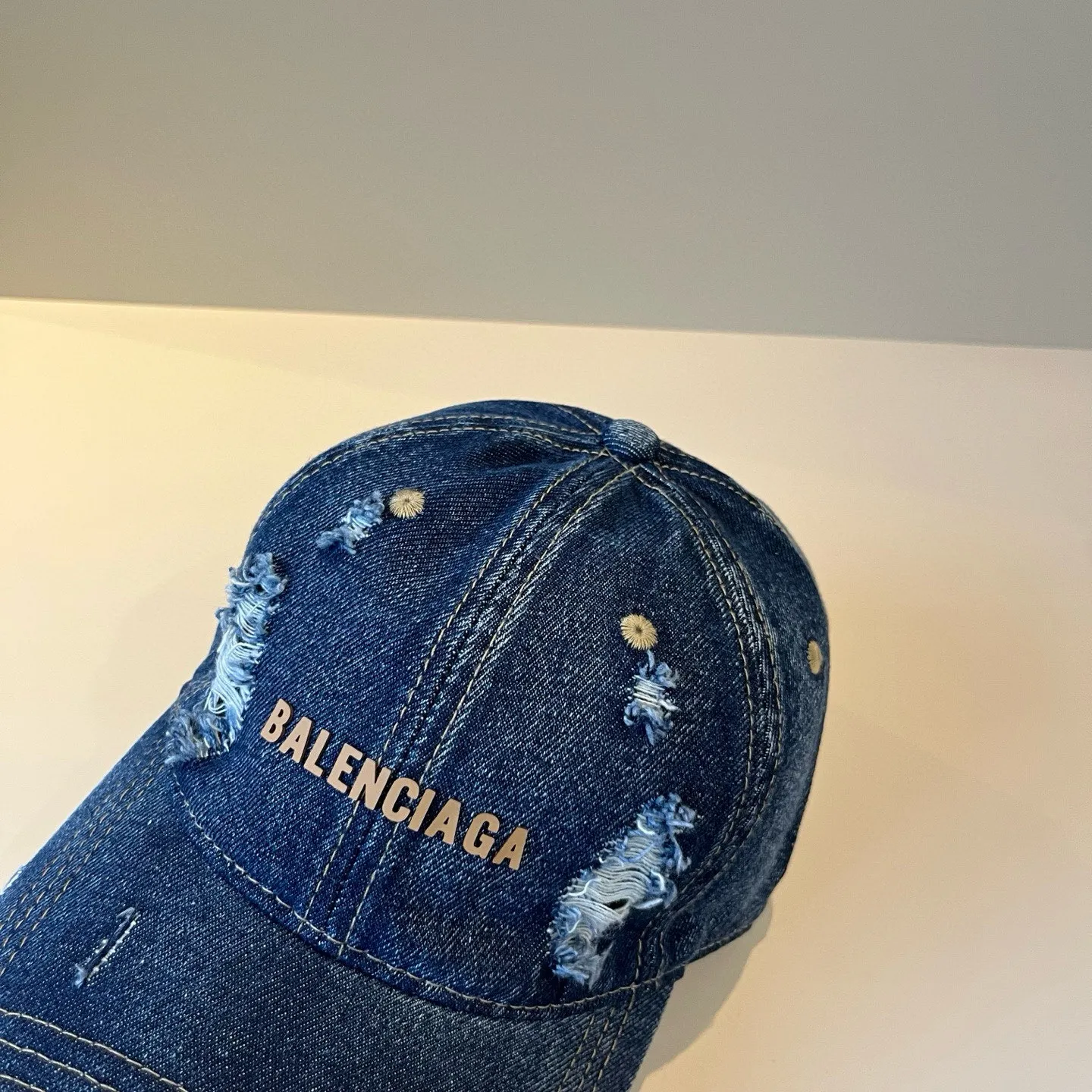 P56 BALENCIAGA new logo baseball cap, cool colors, different styles for men and women, the first batch will be shipped first! A must-buy for Paris fans!