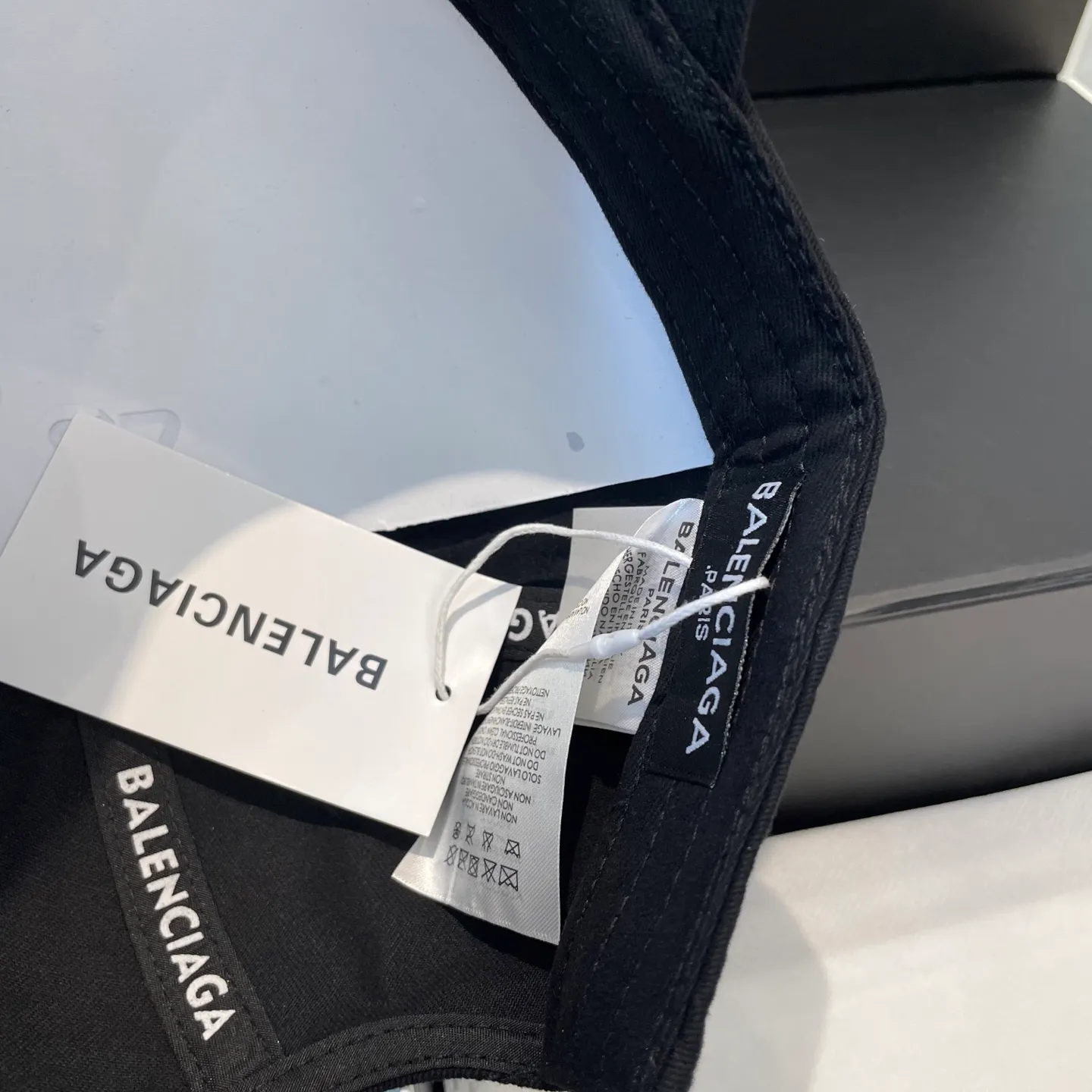P60 BALENCIAGA Balenciaga's new embroidered logo baseball cap, cool colors, different styles for men and women, the first batch will be shipped first! A must-buy for Paris fans!
