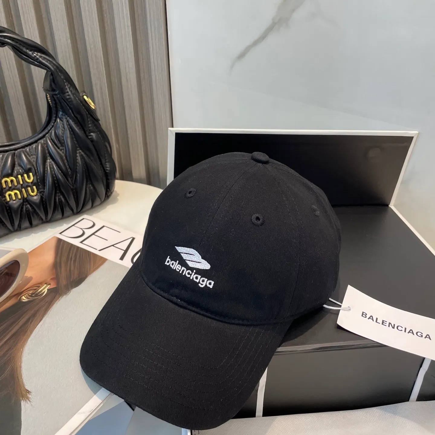 P60 BALENCIAGA Balenciaga's new embroidered logo baseball cap, cool colors, different styles for men and women, the first batch will be shipped first! A must-buy for Paris fans!