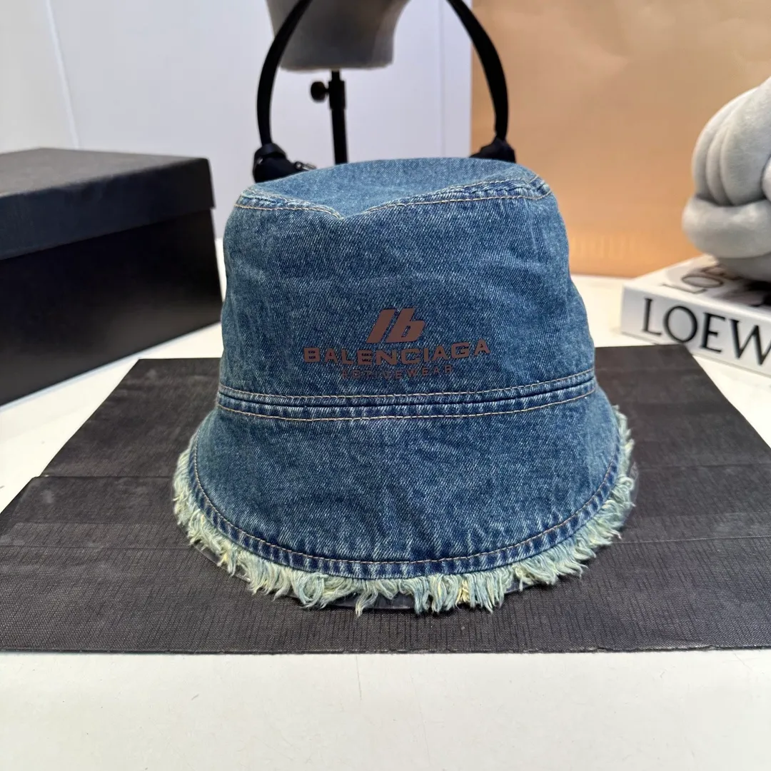 P70 Balenciaga denim bucket hat, head circumference 57cm