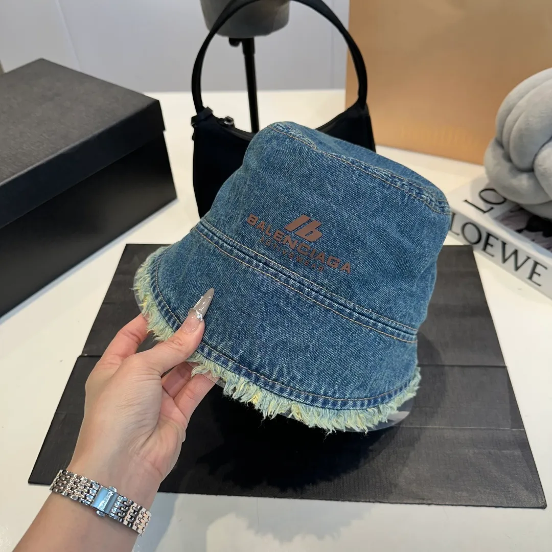 P70 Balenciaga denim bucket hat, head circumference 57cm