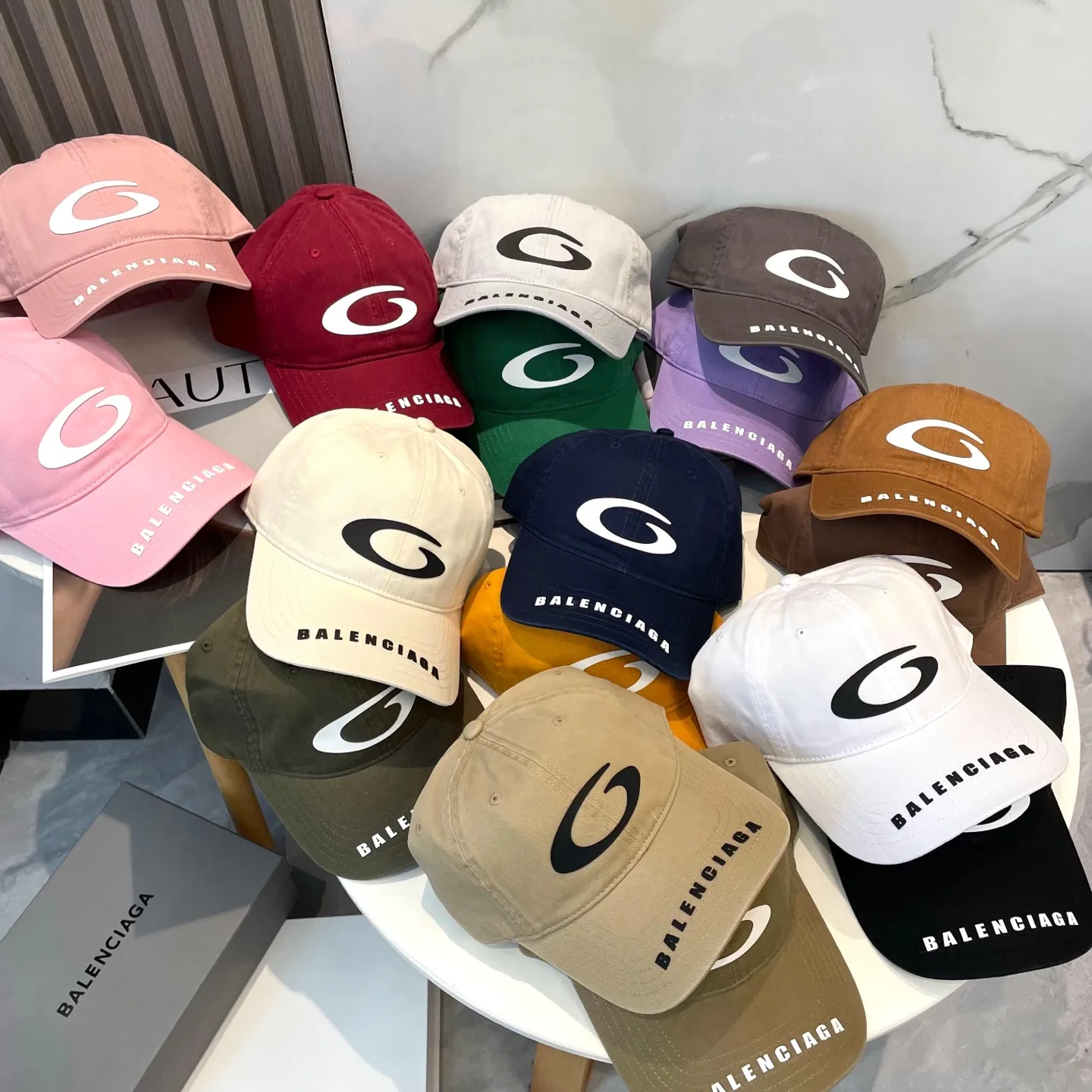 P60 BALENCIAGA 🆕Spring style new personalized baseball cap, high quality and excellent breathability, suitable for all seasons, high-value fashion item! Same style for men and women