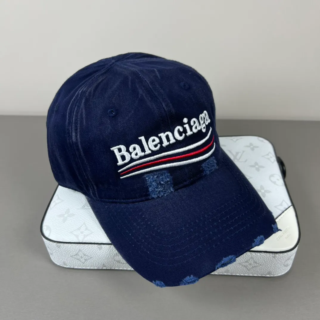 P56 Balenclaga official website new product Balenciaga new baseball cap ready for delivery in seconds🧢Simple, fashionable, super invincible and beautiful hat! Couple style! The advantages of the original product compared to other hats,