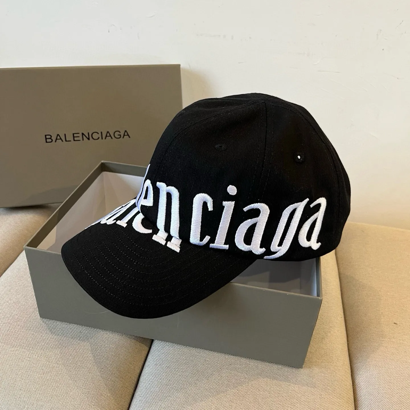 P60 BALENCIAGA new logo baseball cap, cool colors, different styles for men and women, the first batch will be shipped first! A must-buy for Paris fans!