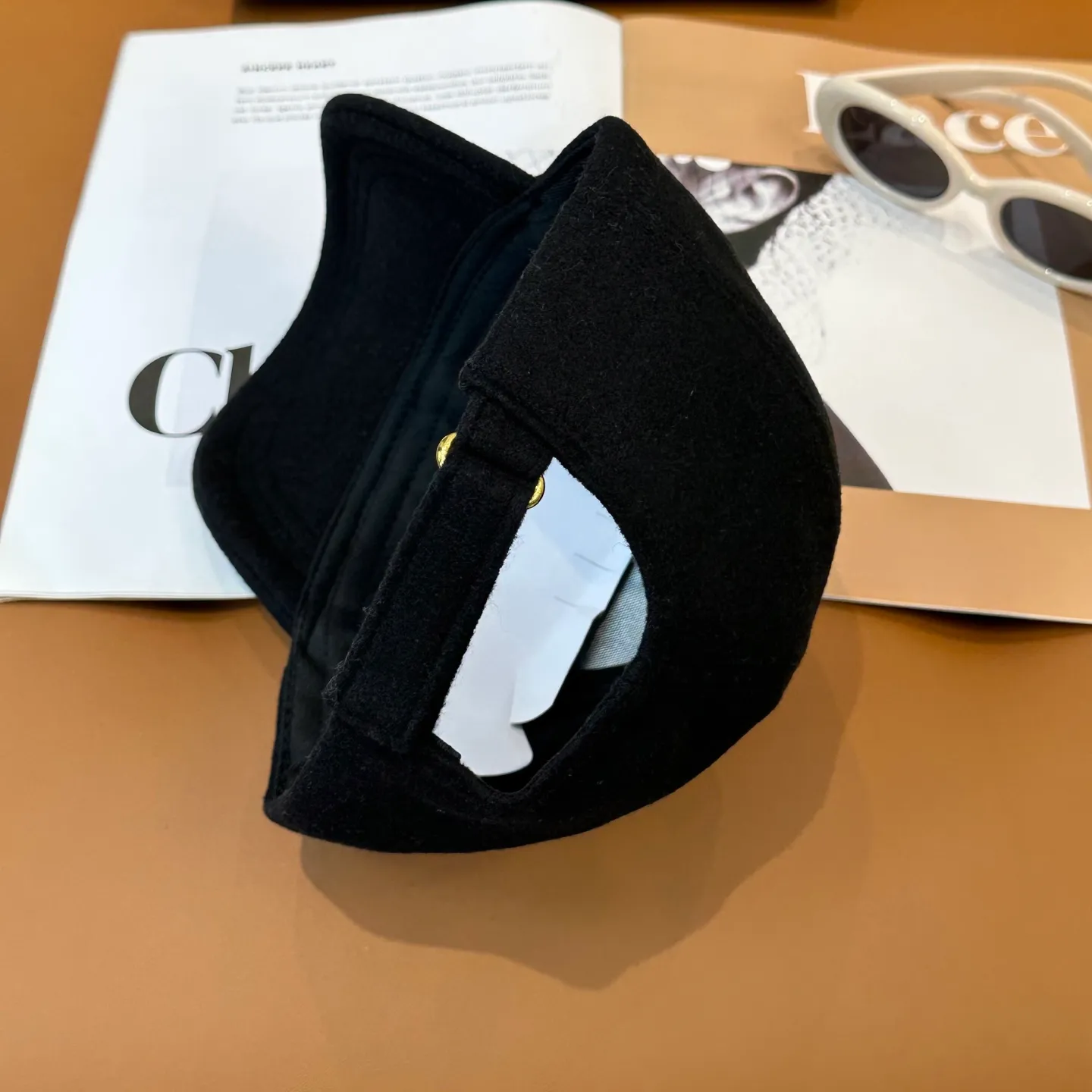 P56 Balenciaga's new autumn and winter woolen baseball cap💋💋 The baseball cap that is most commonly worn every day. The gray color often matches the look👀 It is very good for daily commuting or city boy sweeping the streets.
