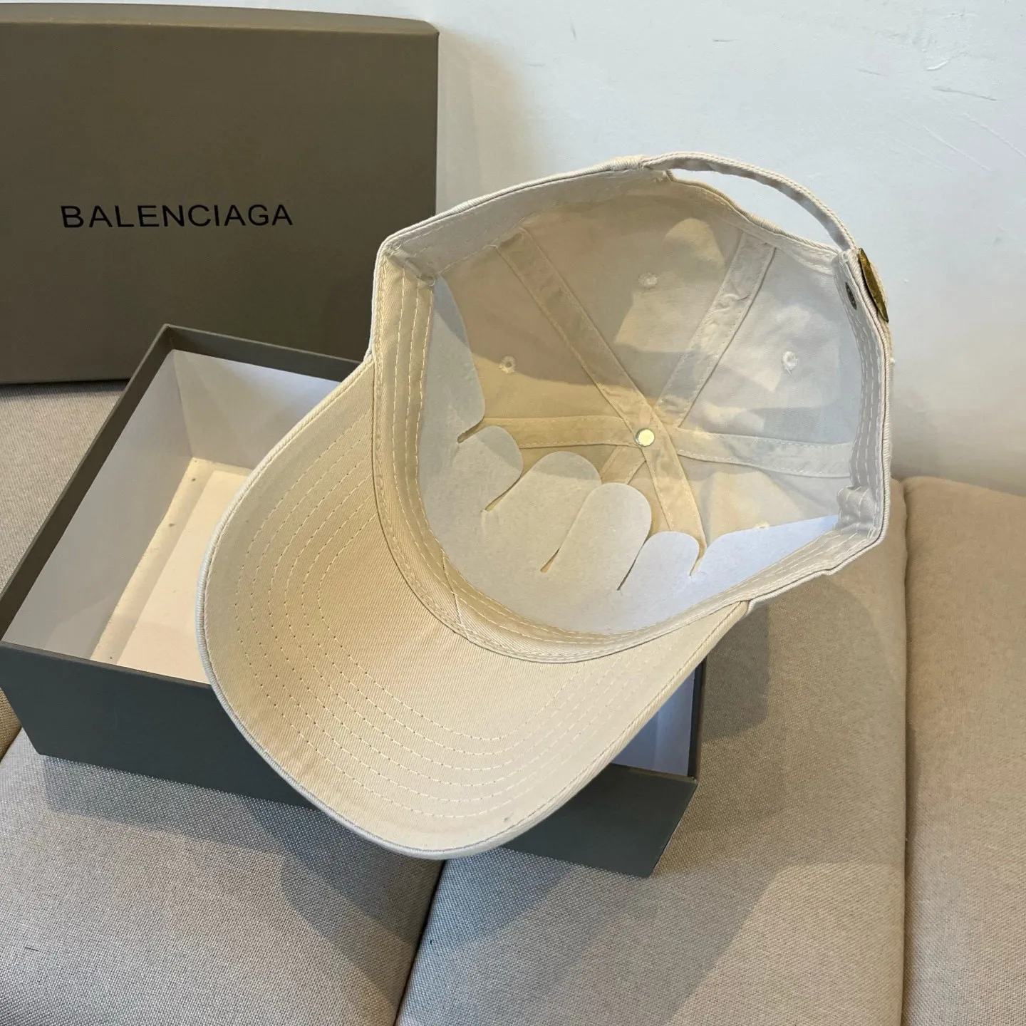 P60 BALENCIAGA new logo baseball cap, cool colors, different styles for men and women, the first batch will be shipped first! A must-buy for Paris fans!