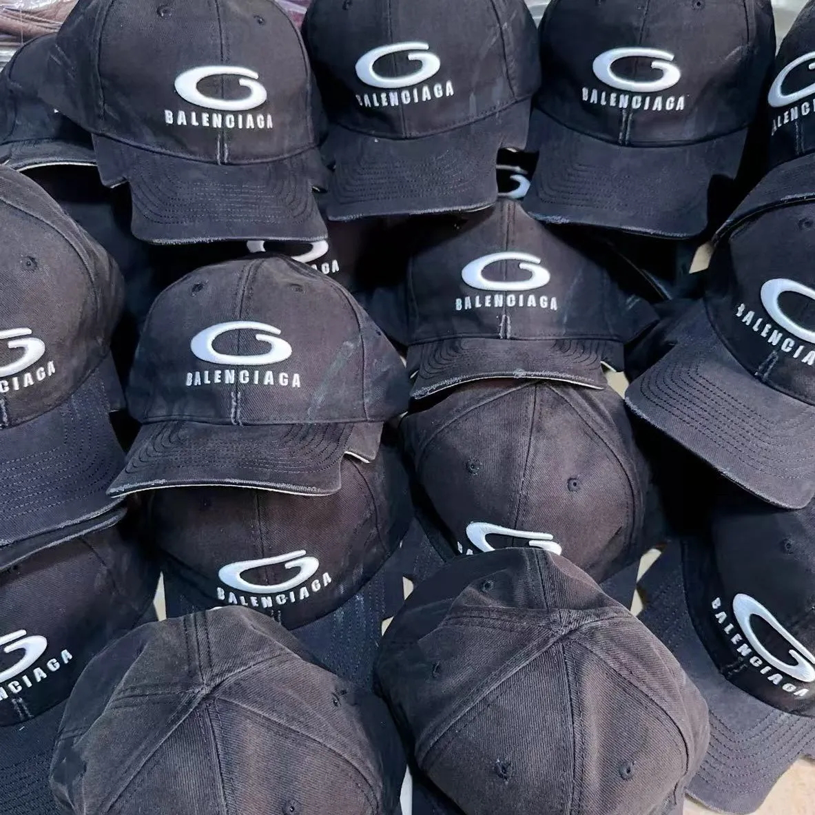 Welcome to inquire, high version B Balenciaga baseball cap