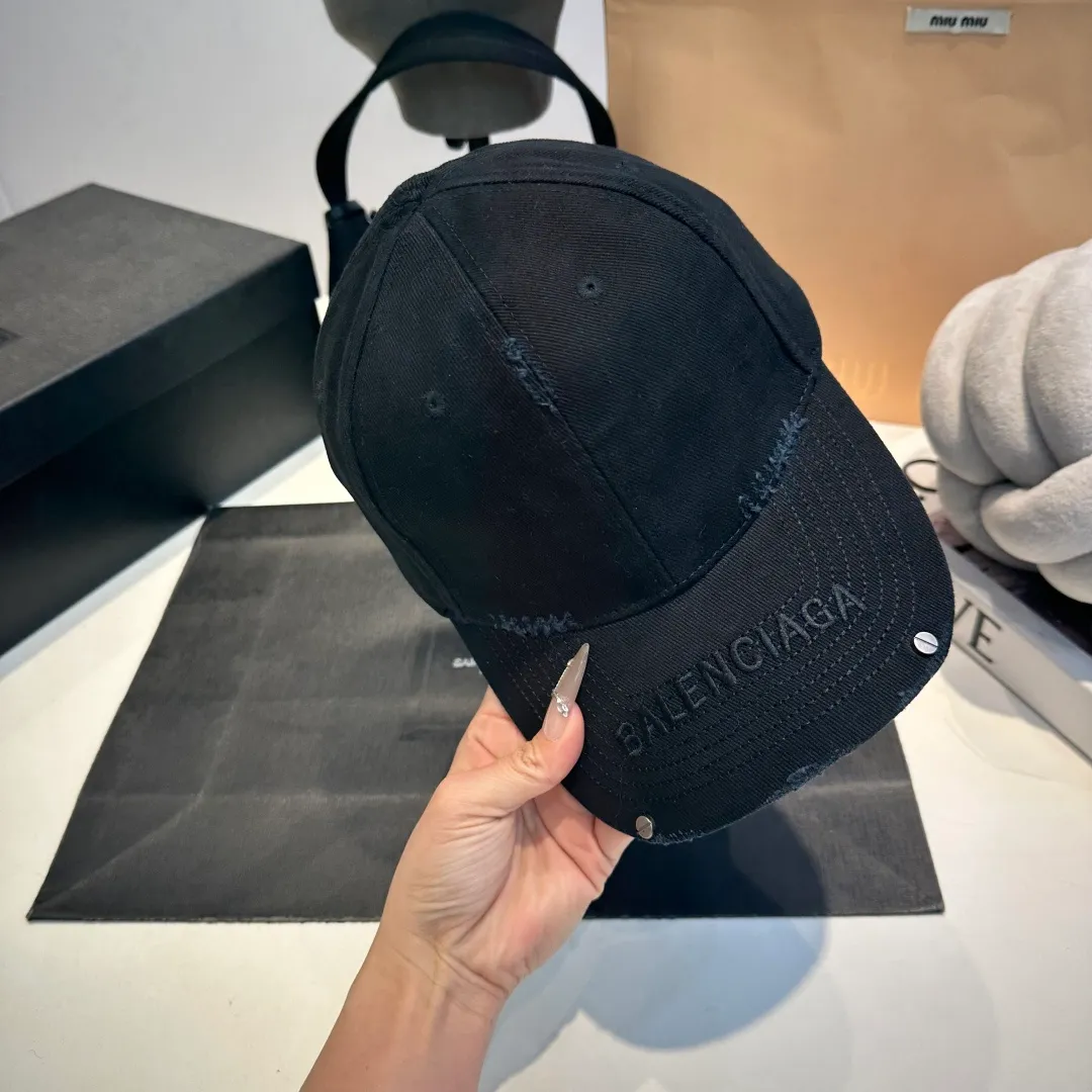 P70 Balenclaga new baseball cap, ready for delivery in seconds🧢Simple, fashionable, super invincible and beautiful hat! Couple style! Advantages of original items compared to other hats