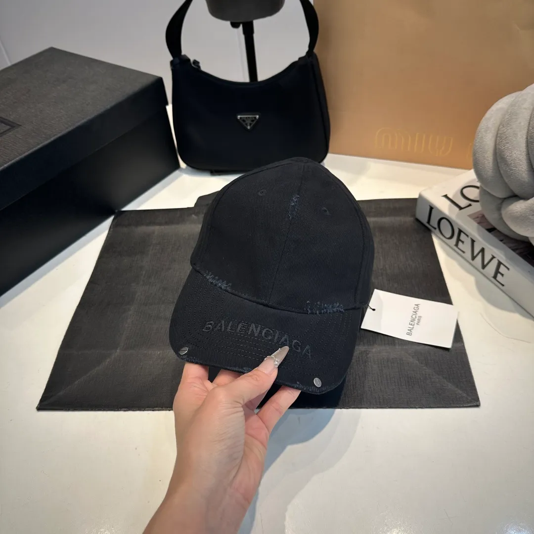 P70 Balenclaga new baseball cap, ready for delivery in seconds🧢Simple, fashionable, super invincible and beautiful hat! Couple style! Advantages of original items compared to other hats