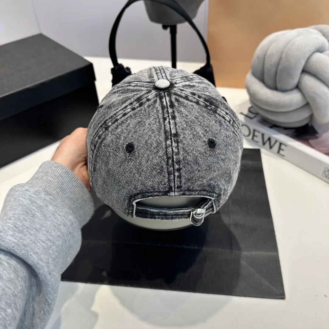 P60 BALENCIAGA 🆕Spring style new personalized baseball cap, high quality and excellent breathability, suitable for all seasons, high-value fashion item! Same style for men and women