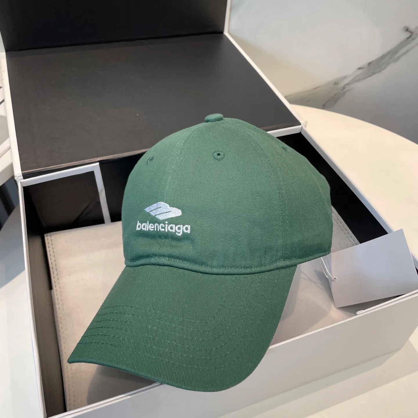 P60 BALENCIAGA Balenciaga's new embroidered logo baseball cap, cool colors, different styles for men and women, the first batch will be shipped first! A must-buy for Paris fans!