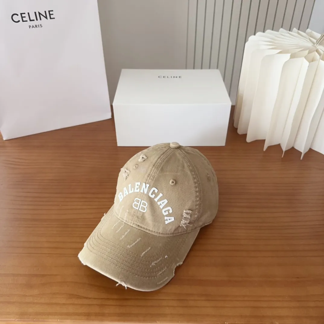 💰60 Balencia*a new baseball cap 🧢Simple, fashionable and super beautiful hat!
