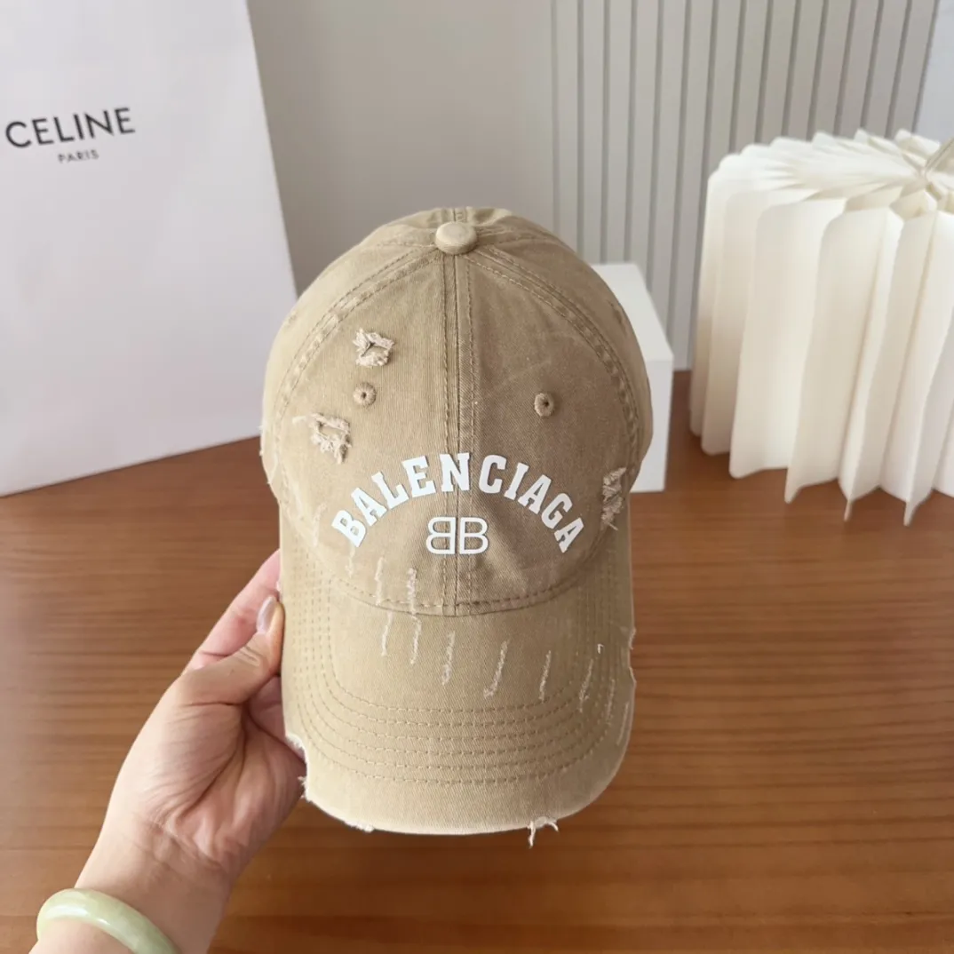 💰60 Balencia*a new baseball cap 🧢Simple, fashionable and super beautiful hat!