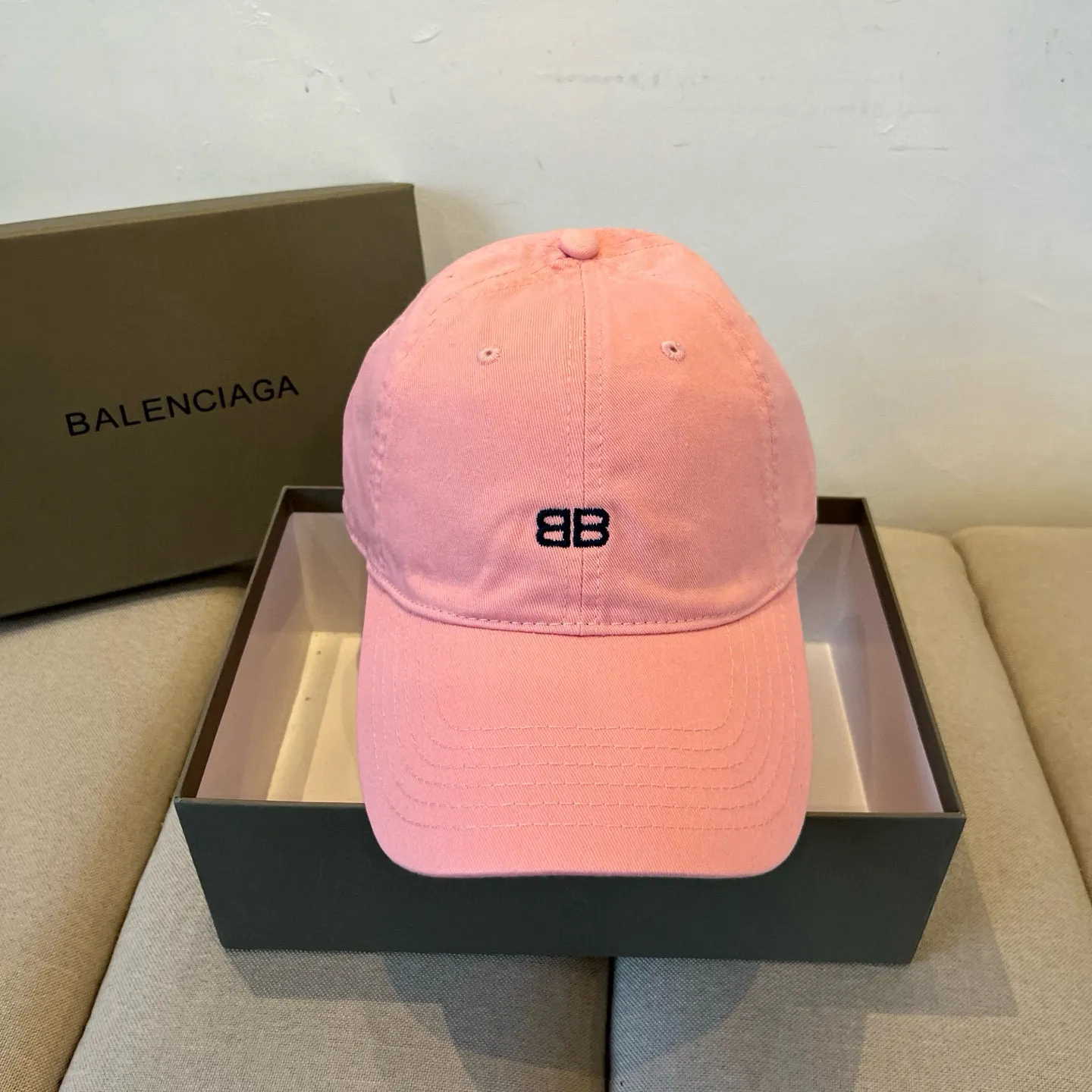 P60 BALENCIAGA new logo baseball cap, cool colors, different styles for men and women, the first batch will be shipped first! A must-buy for Paris fans!