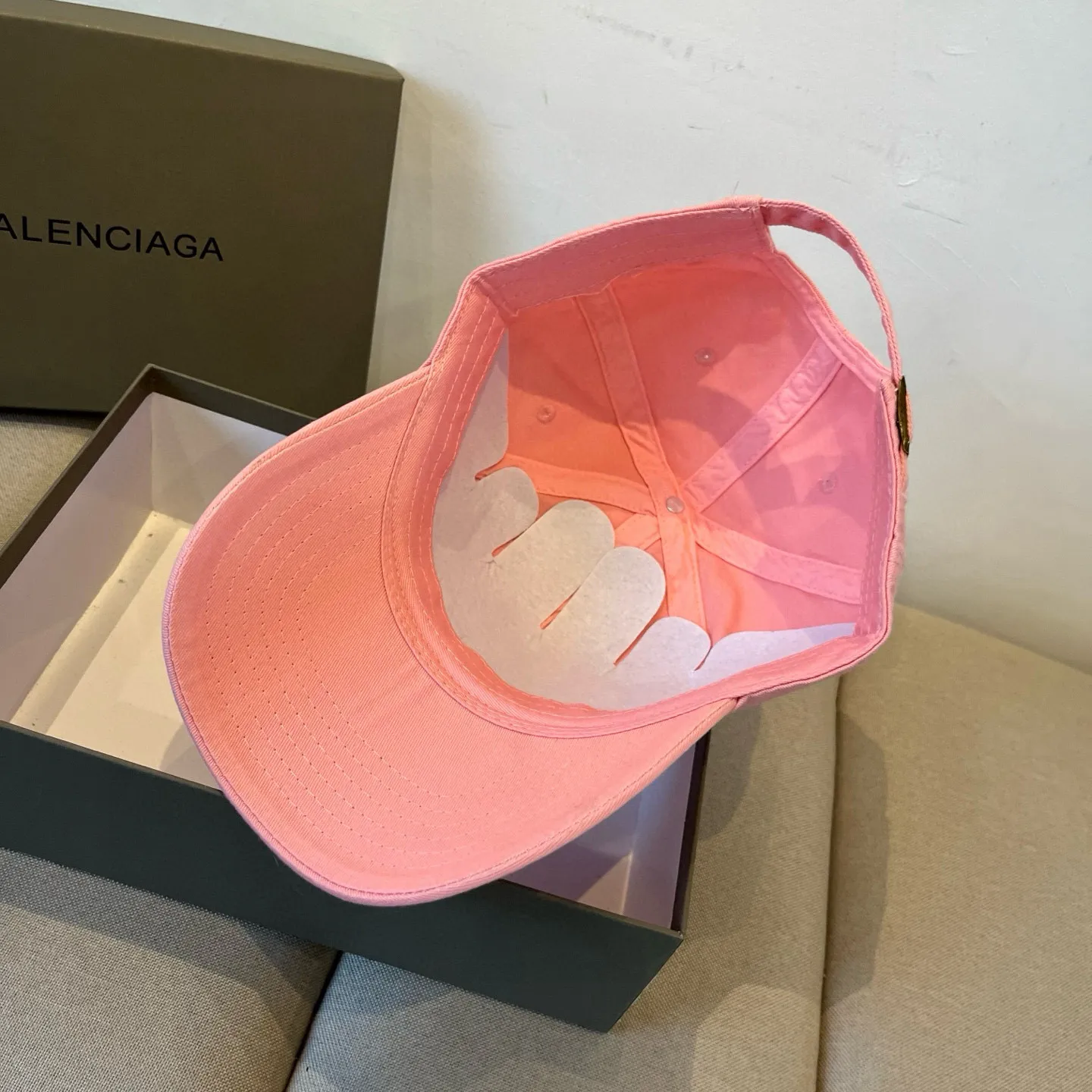 P60 BALENCIAGA new logo baseball cap, cool colors, different styles for men and women, the first batch will be shipped first! A must-buy for Paris fans!
