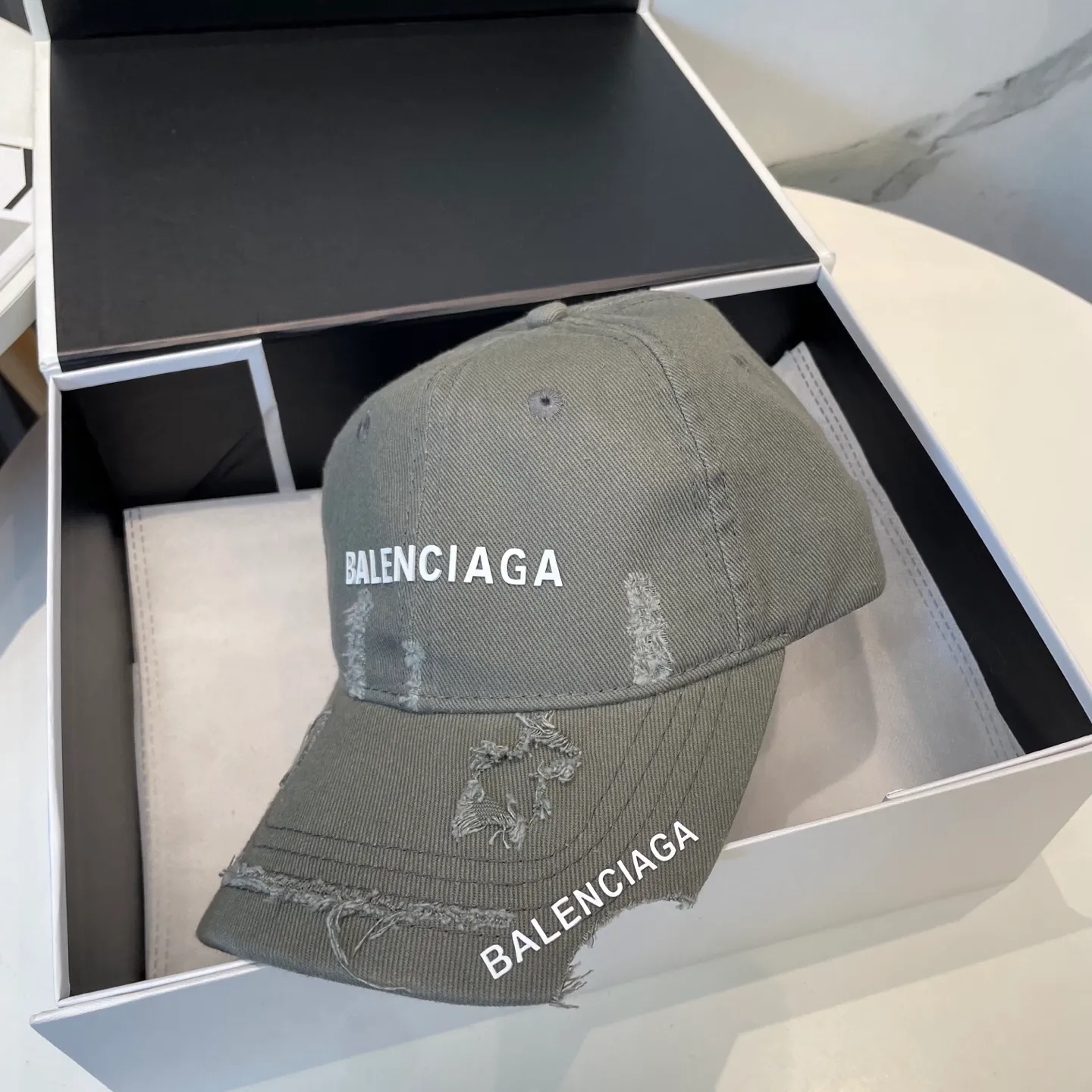 P60 BALENCIAGA new logo baseball cap, cool colors, different styles for men and women, the first batch will be shipped first! A must-buy for Paris fans!