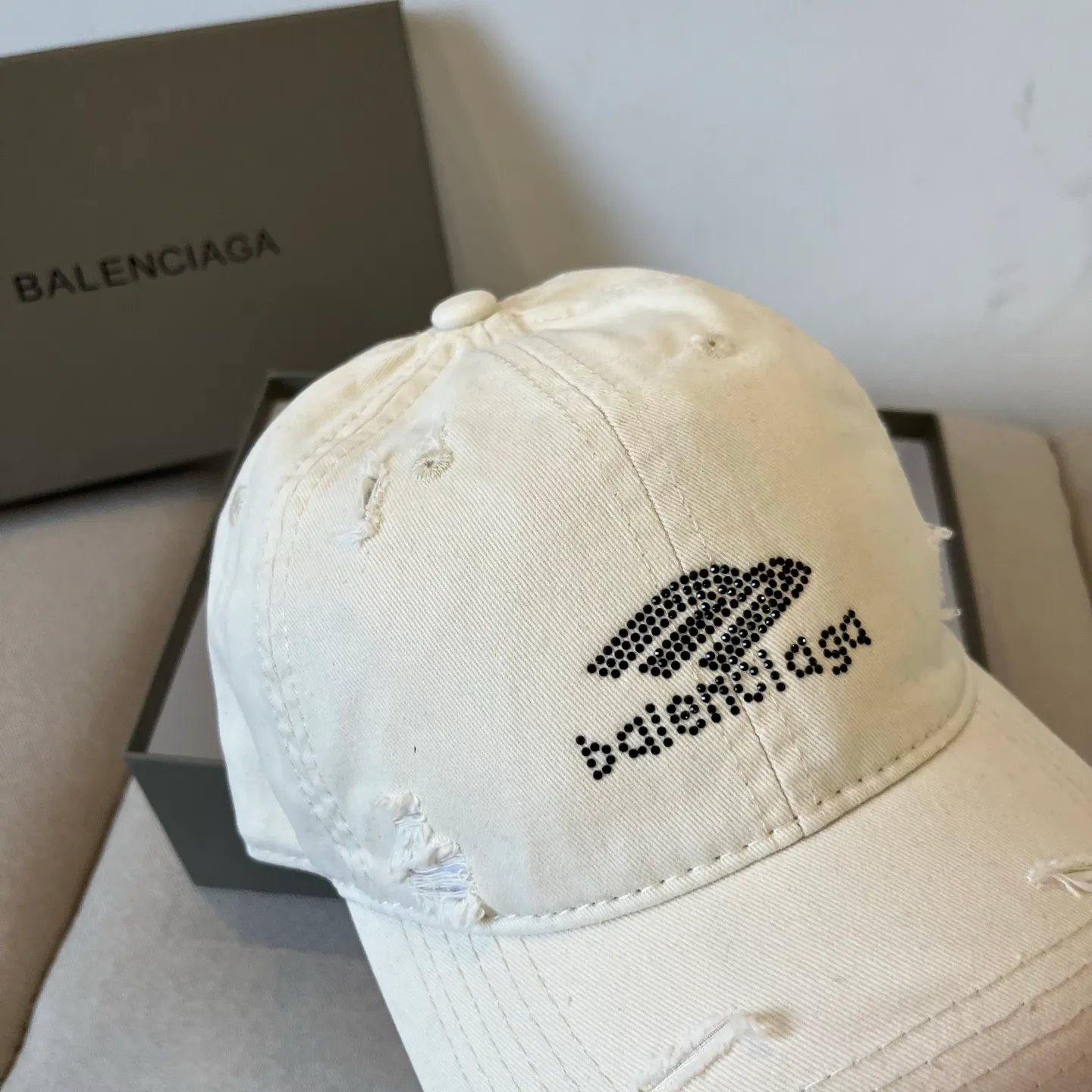 P62 BALENCIAGA new logo baseball cap, cool colors, different styles for men and women, the first batch will be shipped first! A must-buy for Paris fans!