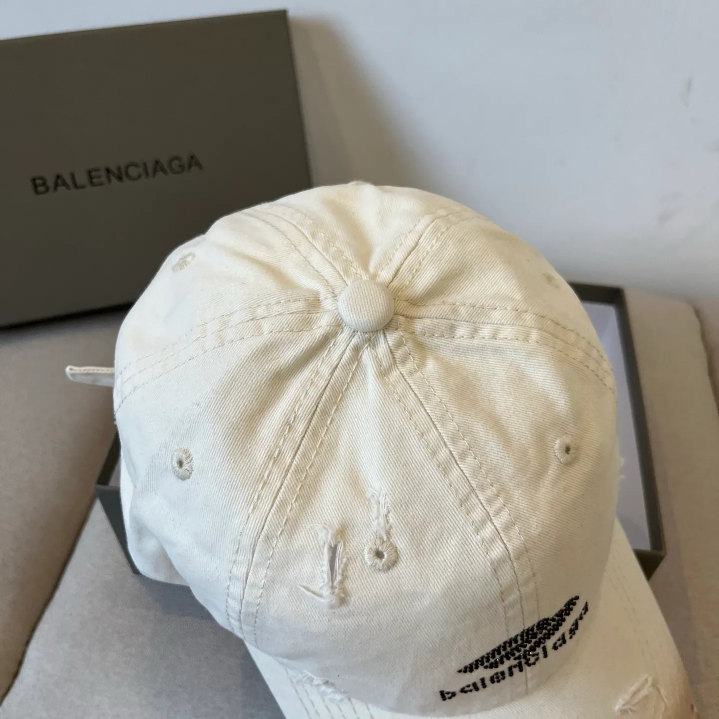 P62 BALENCIAGA new logo baseball cap, cool colors, different styles for men and women, the first batch will be shipped first! A must-buy for Paris fans!
