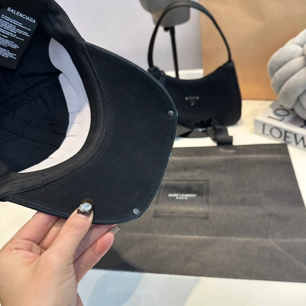 P70 Balenclaga new baseball cap, ready for delivery in seconds🧢Simple, fashionable, super invincible and beautiful hat! Couple style! Advantages of original items compared to other hats