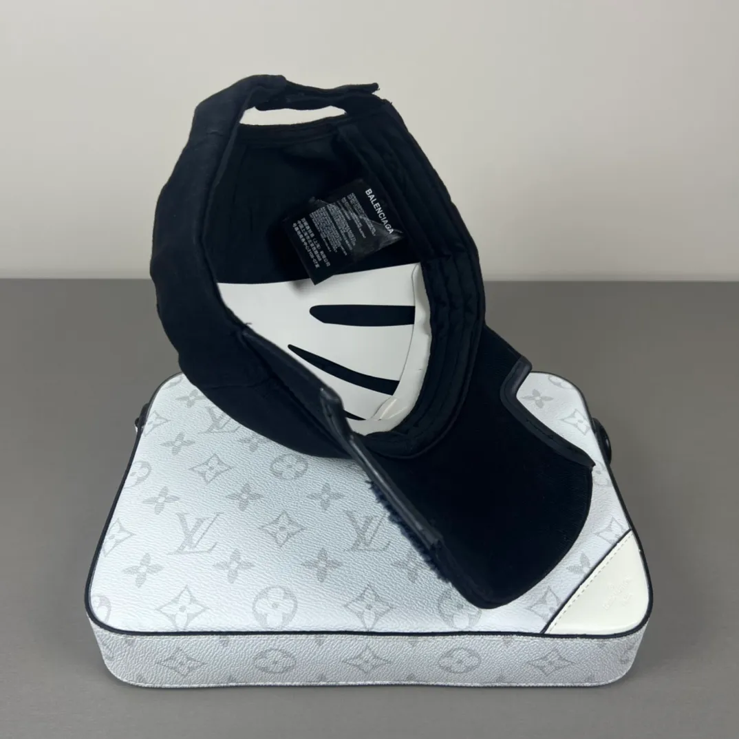 60💰BALENCIAGA Balenciaga’s new logo baseball cap, cool colors, different styles for men and women, the first batch will be shipped first! A must-buy for Paris fans!
