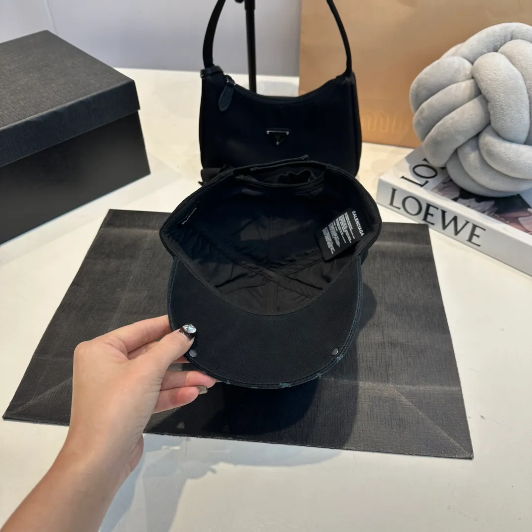 P70 Balenclaga new baseball cap, ready for delivery in seconds🧢Simple, fashionable, super invincible and beautiful hat! Couple style! Advantages of original items compared to other hats