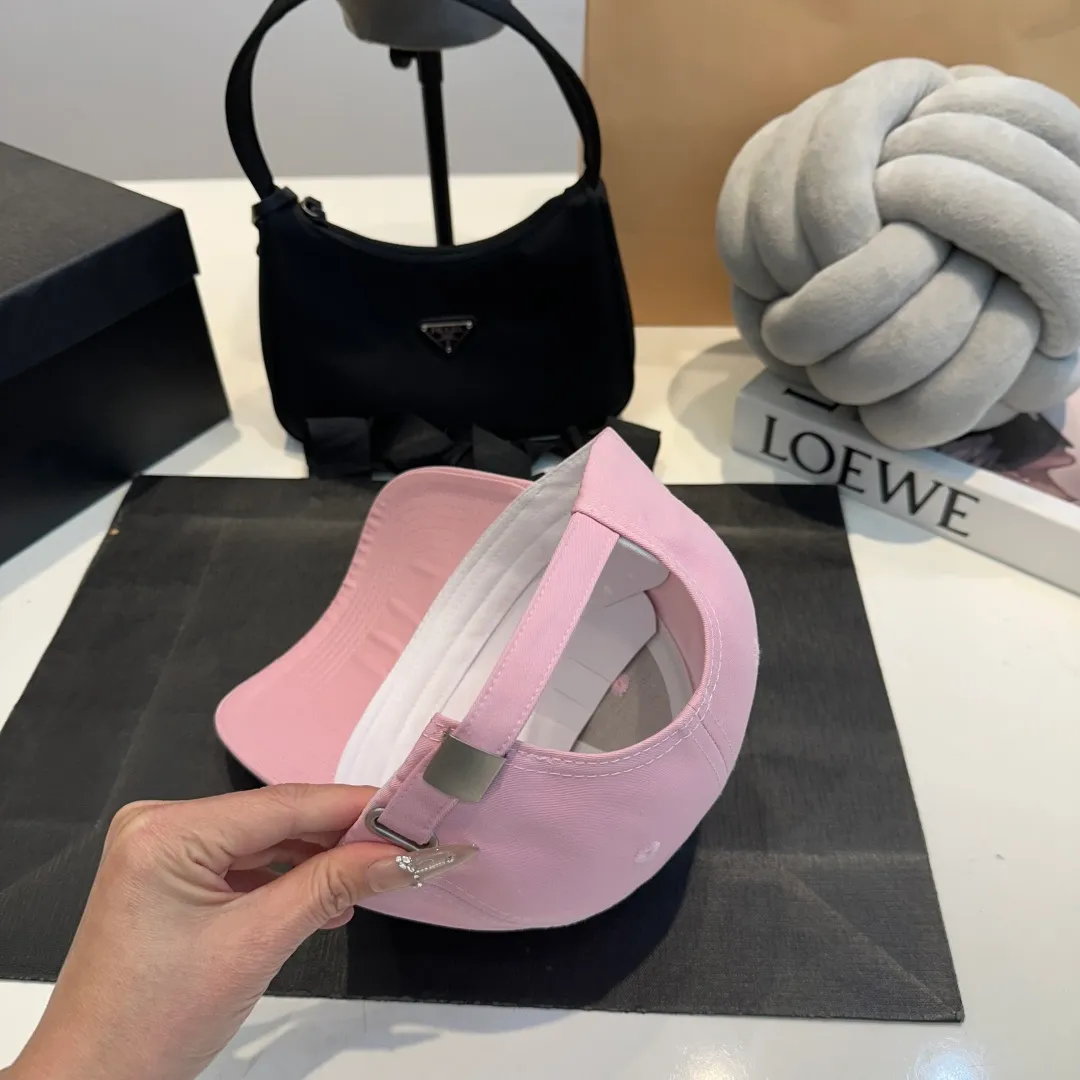 P56 BALENCIAGA Balenciaga's new embroidered logo baseball cap, cool colors, different styles for men and women, the first batch will be shipped first! A must-buy for Paris fans!