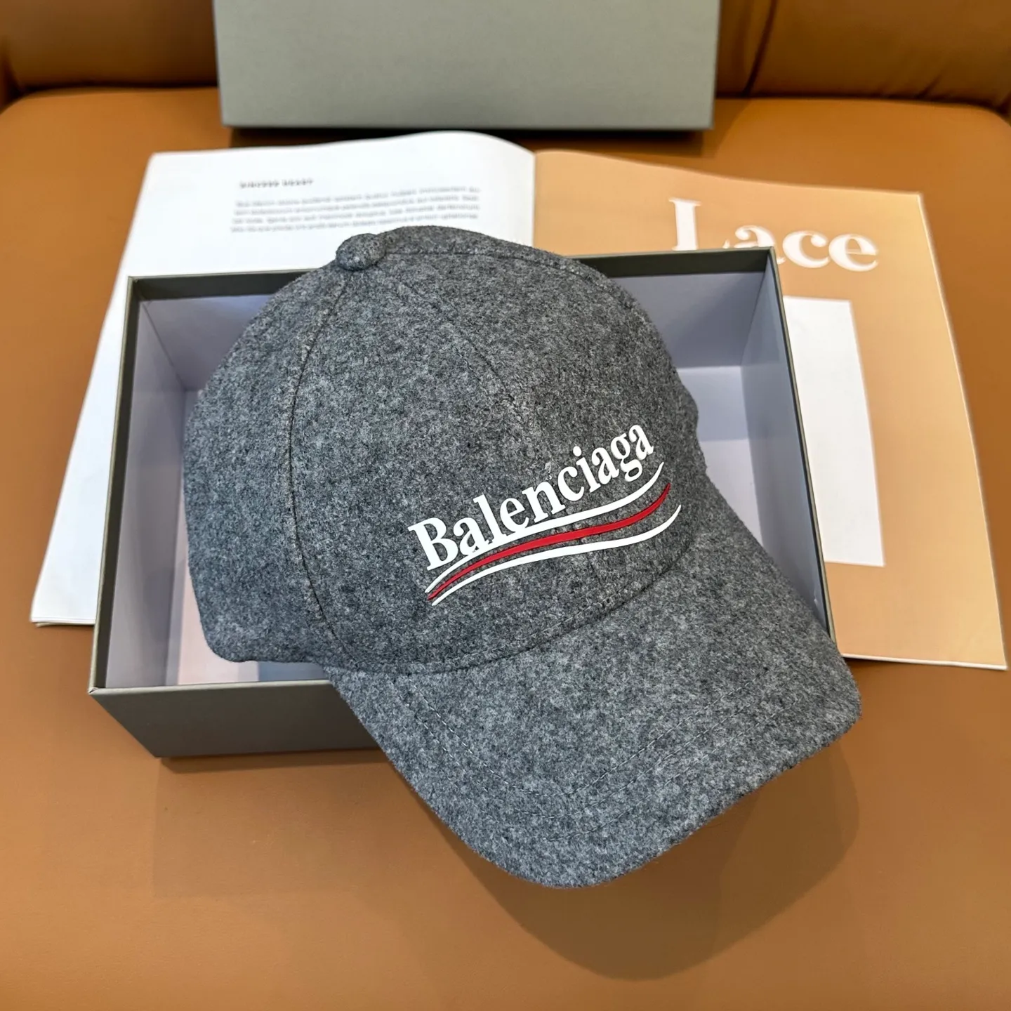 P66 Balenciaga's new autumn and winter woolen baseball cap💋💋 The baseball cap that is most commonly worn daily. The gray color often matches the look👀 It is very good for daily commuting or city boy sweeping the streets.