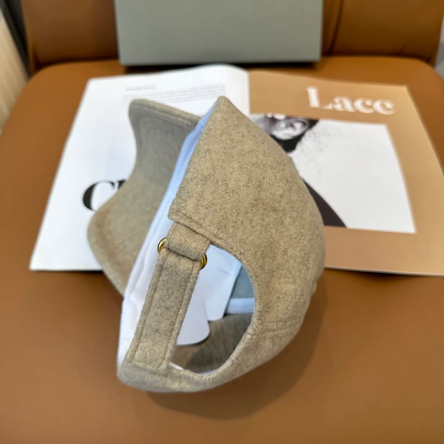 P66 Balenciaga's new autumn and winter woolen baseball cap💋💋 The baseball cap that is most commonly worn daily. The gray color often matches the look👀 It is very good for daily commuting or city boy sweeping the streets.