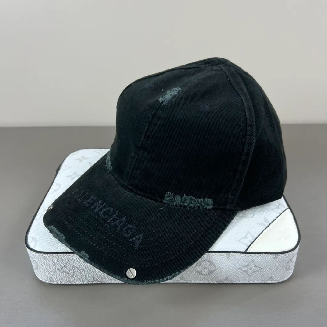 P60 Balenclaga official website new product Balenciaga new baseball cap ready for delivery in seconds🧢Simple, fashionable, super invincible and beautiful hat! Couple style! The advantages of the original product compared to other hats,