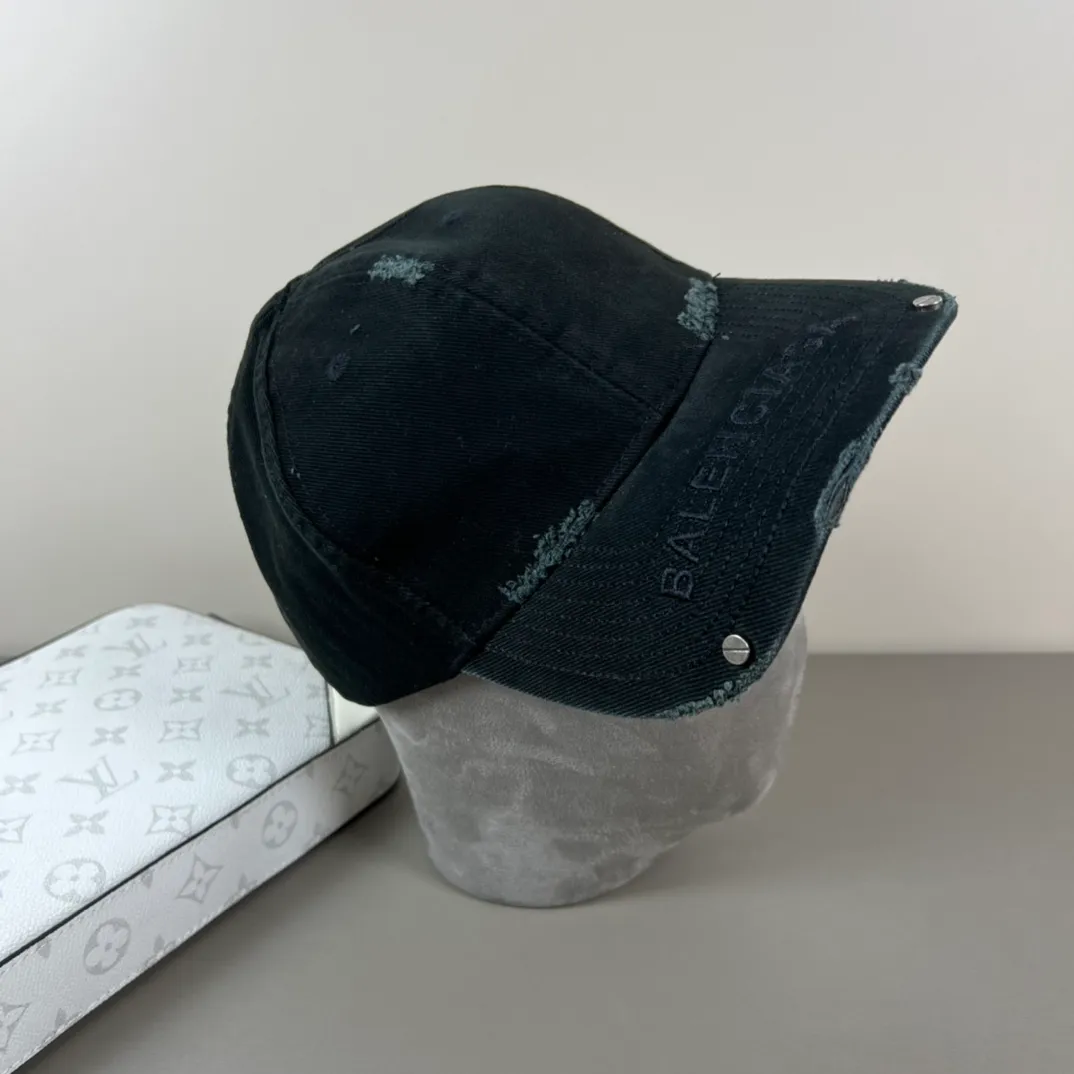 P60 Balenclaga official website new product Balenciaga new baseball cap ready for delivery in seconds🧢Simple, fashionable, super invincible and beautiful hat! Couple style! The advantages of the original product compared to other hats,