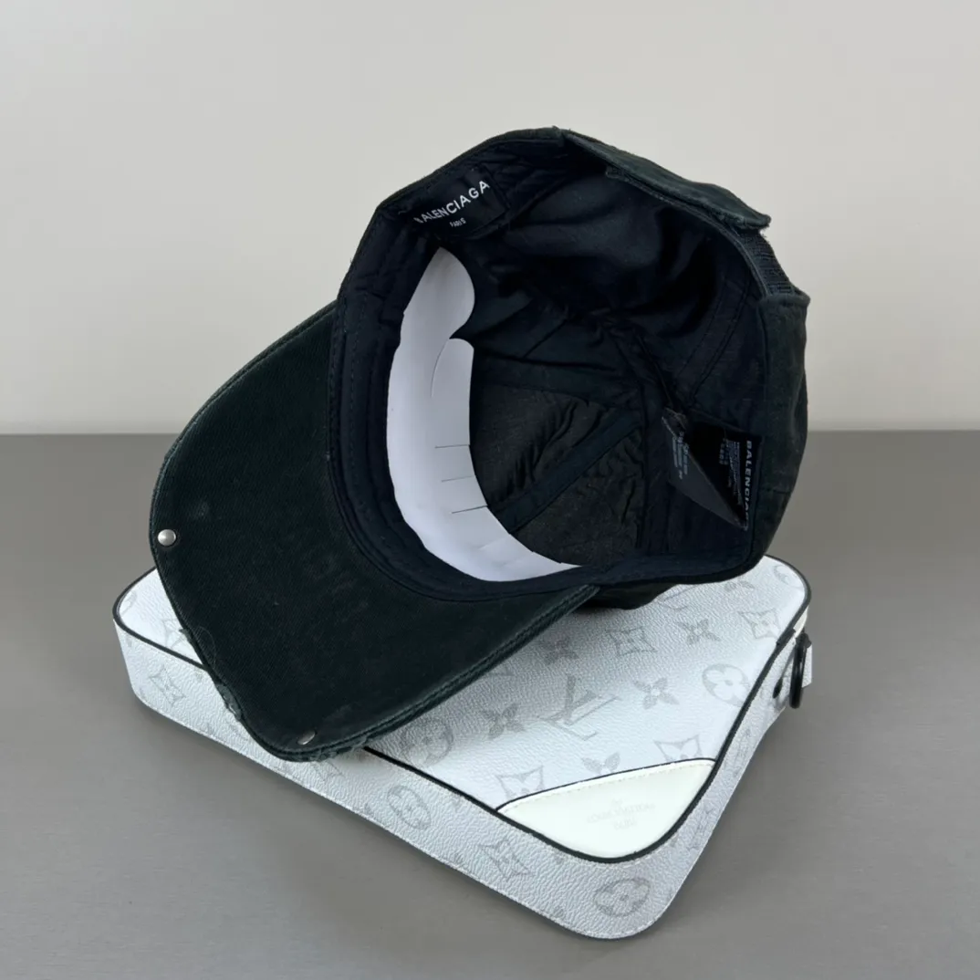 P60 Balenclaga official website new product Balenciaga new baseball cap ready for delivery in seconds🧢Simple, fashionable, super invincible and beautiful hat! Couple style! The advantages of the original product compared to other hats,