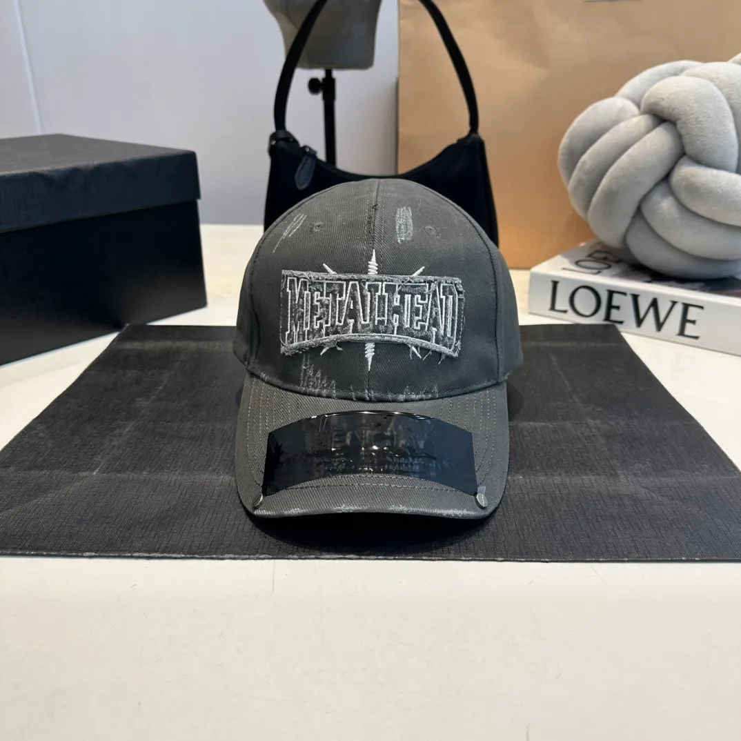 P70 Balenclaga new baseball cap, ready for delivery in seconds🧢Simple, fashionable, super invincible and beautiful hat! Couple style! Advantages of original items compared to other hats