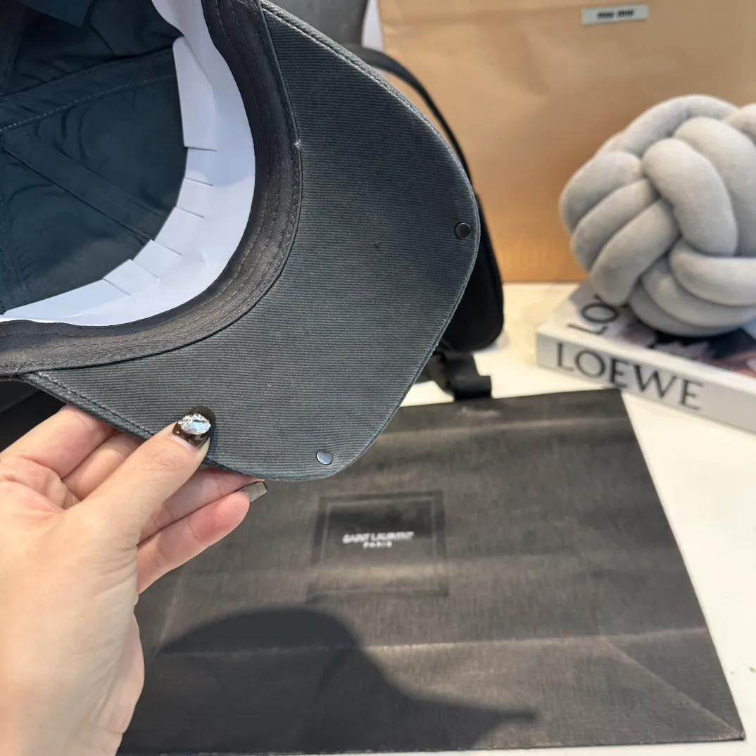P70 Balenclaga new baseball cap, ready for delivery in seconds🧢Simple, fashionable, super invincible and beautiful hat! Couple style! Advantages of original items compared to other hats