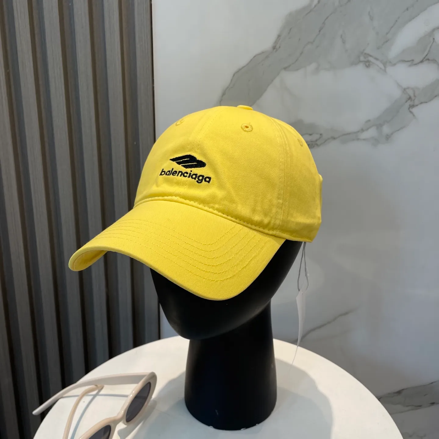 P60 BALENCIAGA Balenciaga's new embroidered logo baseball cap, cool colors, different styles for men and women, the first batch will be shipped first! A must-buy for Paris fans!