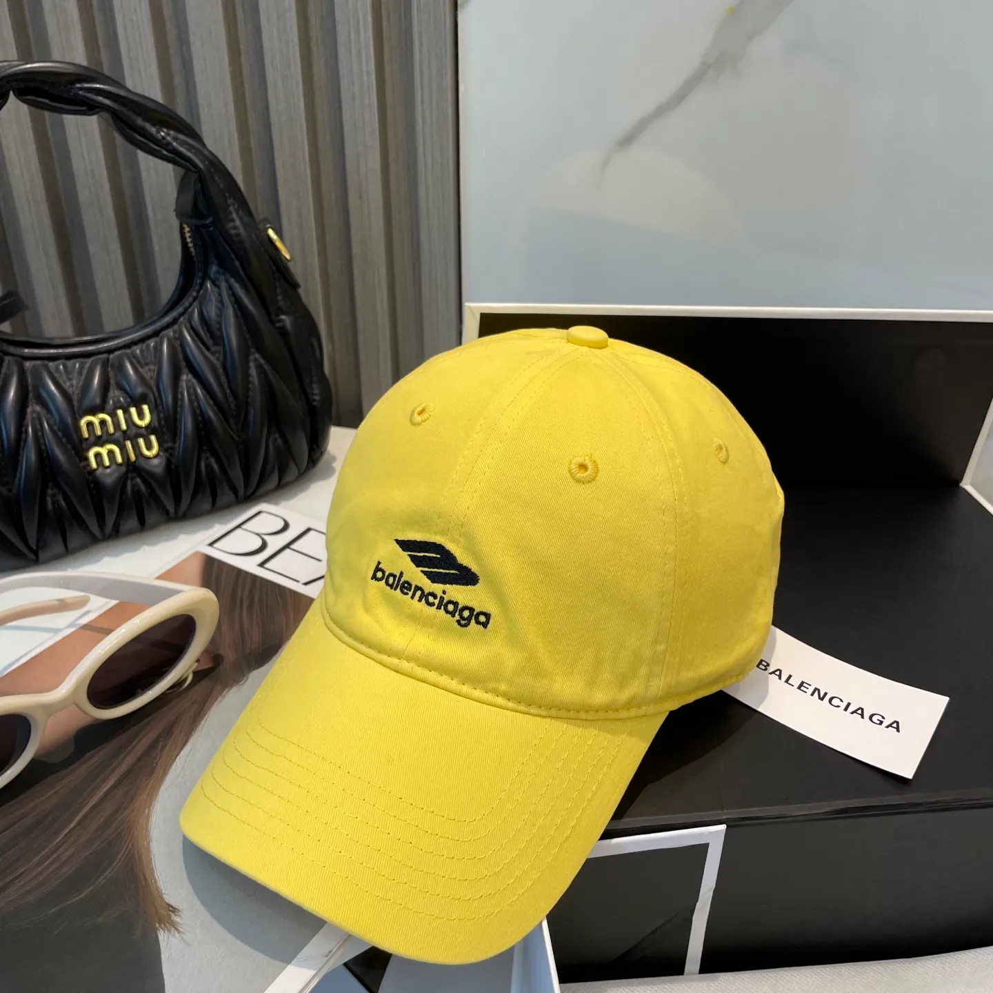 P60 BALENCIAGA Balenciaga's new embroidered logo baseball cap, cool colors, different styles for men and women, the first batch will be shipped first! A must-buy for Paris fans!