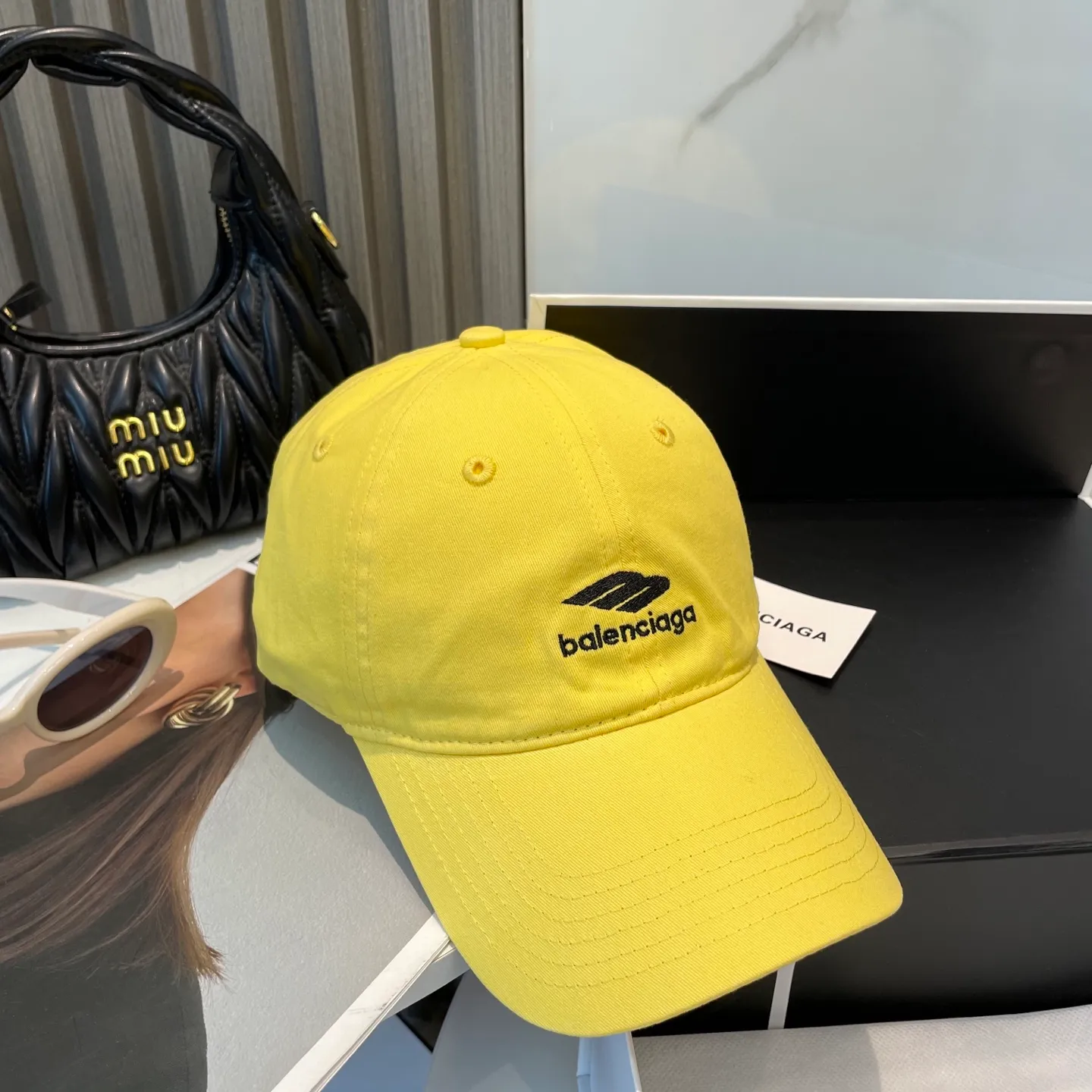 P60 BALENCIAGA Balenciaga's new embroidered logo baseball cap, cool colors, different styles for men and women, the first batch will be shipped first! A must-buy for Paris fans!